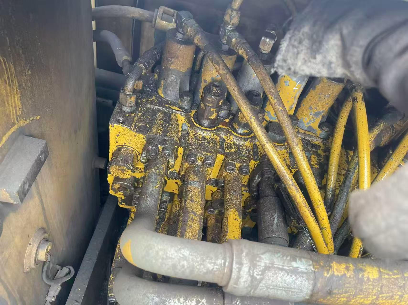 Compre Excavadora Caterpillar 323DL Usada / 6