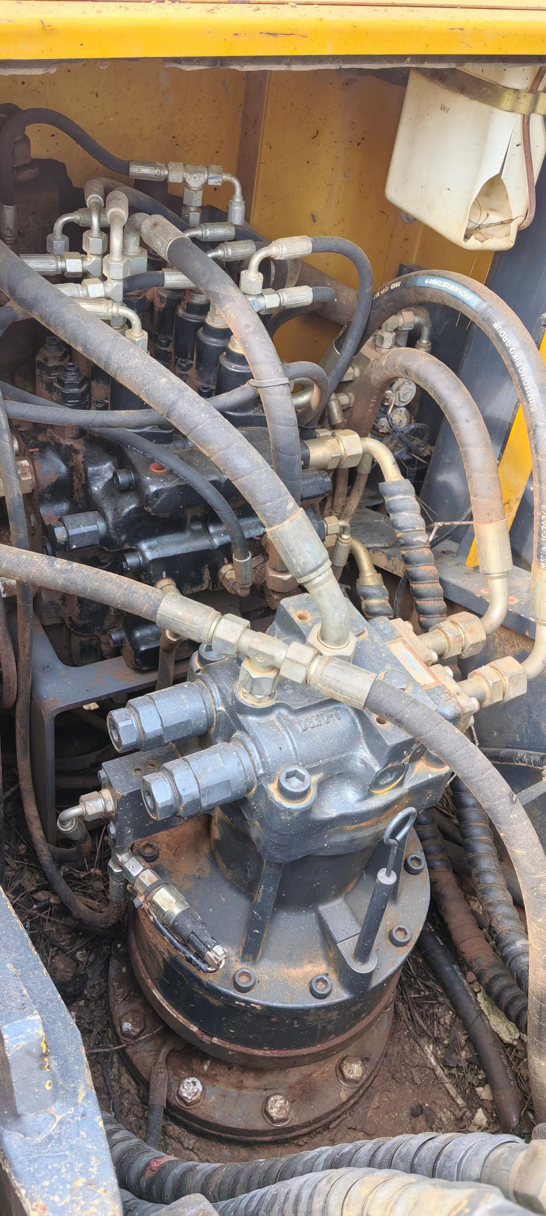 Buy XCMG XE135B Used Excavator / 4