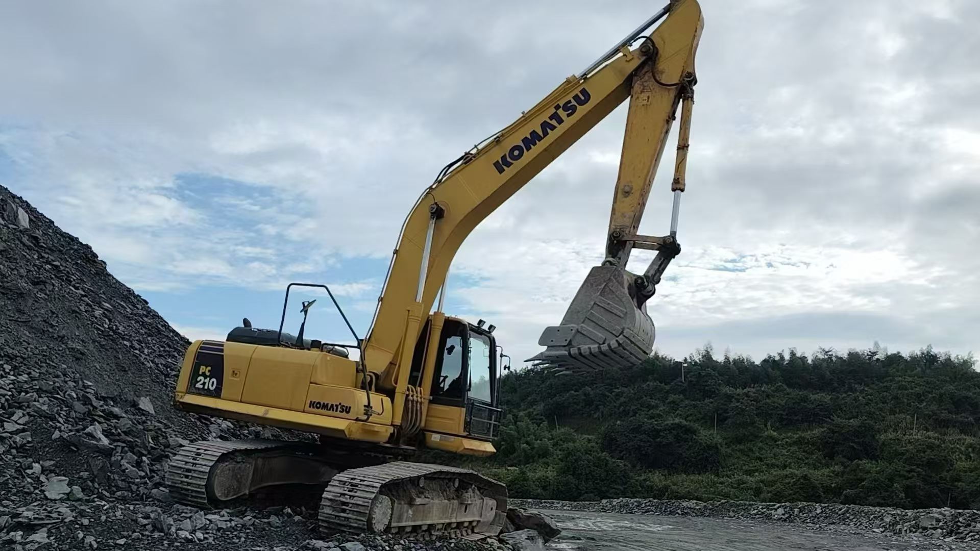 Compre Excavadora Komatsu PC210 Usada / 6 Compre Excavadora Komatsu PC210 Usada / 6