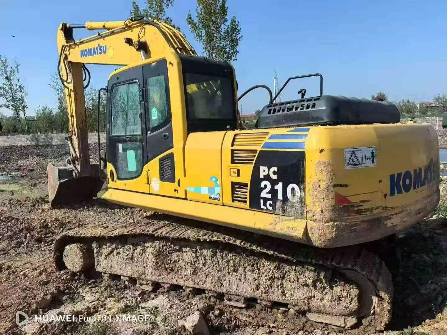 Compre Escavadeira Komatsu PC210 Usada / 2