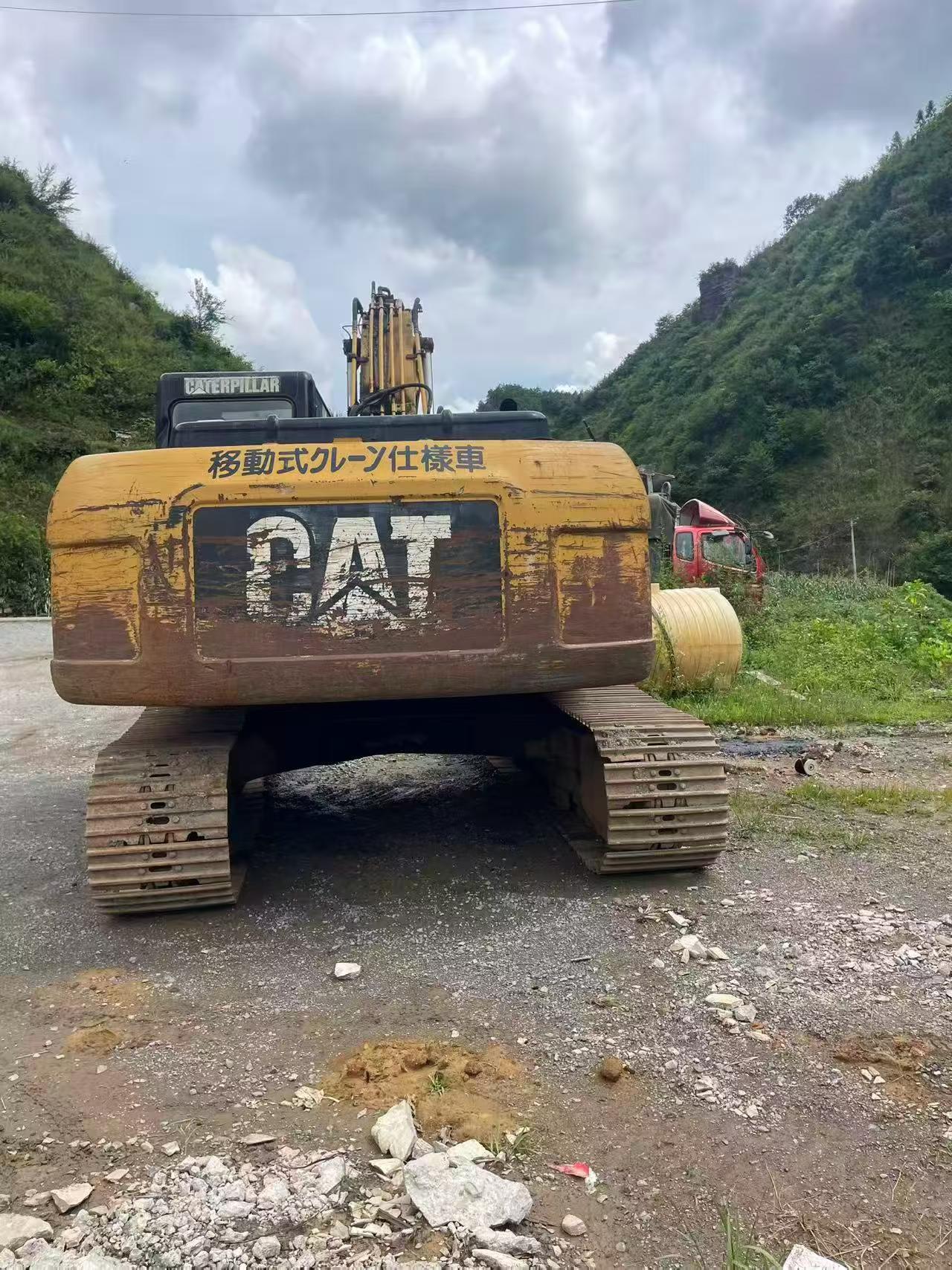 Compre Excavadora Caterpillar 323DL Usada / 3