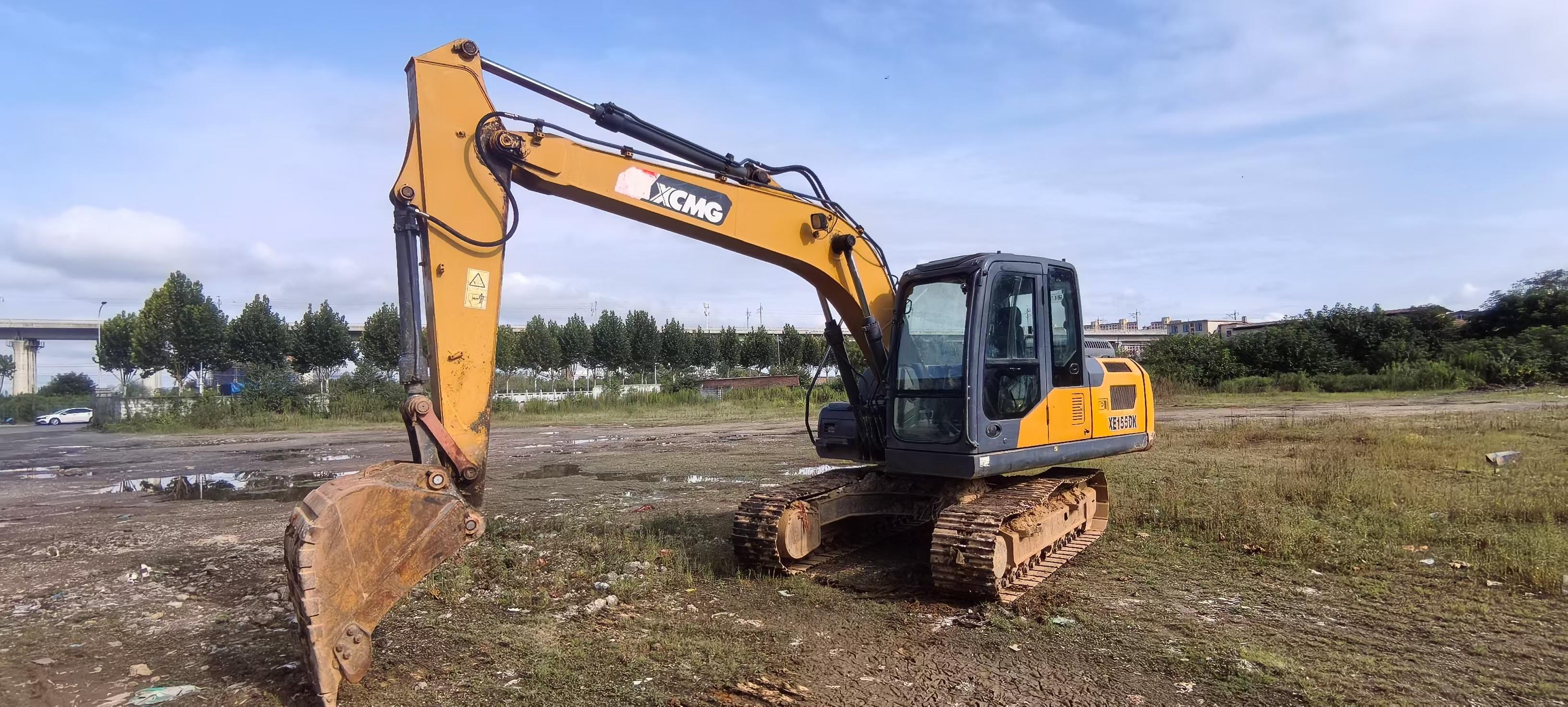 Buy XCMG XE135B Used Excavator / 2