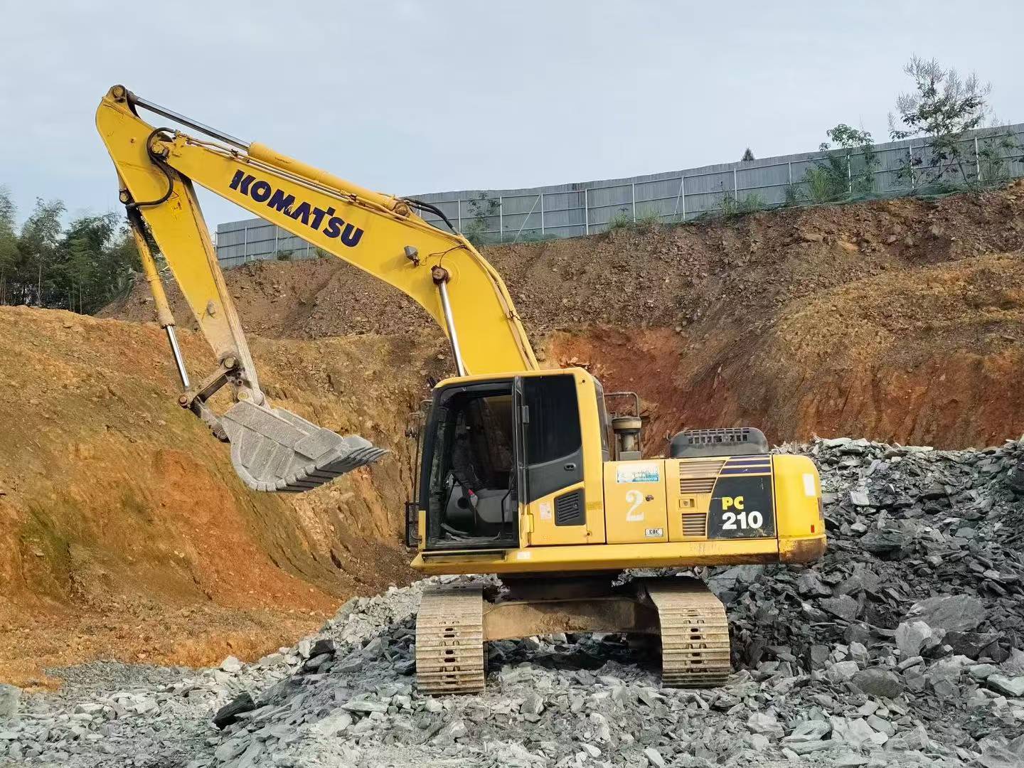 Compre Excavadora Komatsu PC210 Usada / 7 Compre Excavadora Komatsu PC210 Usada / 7