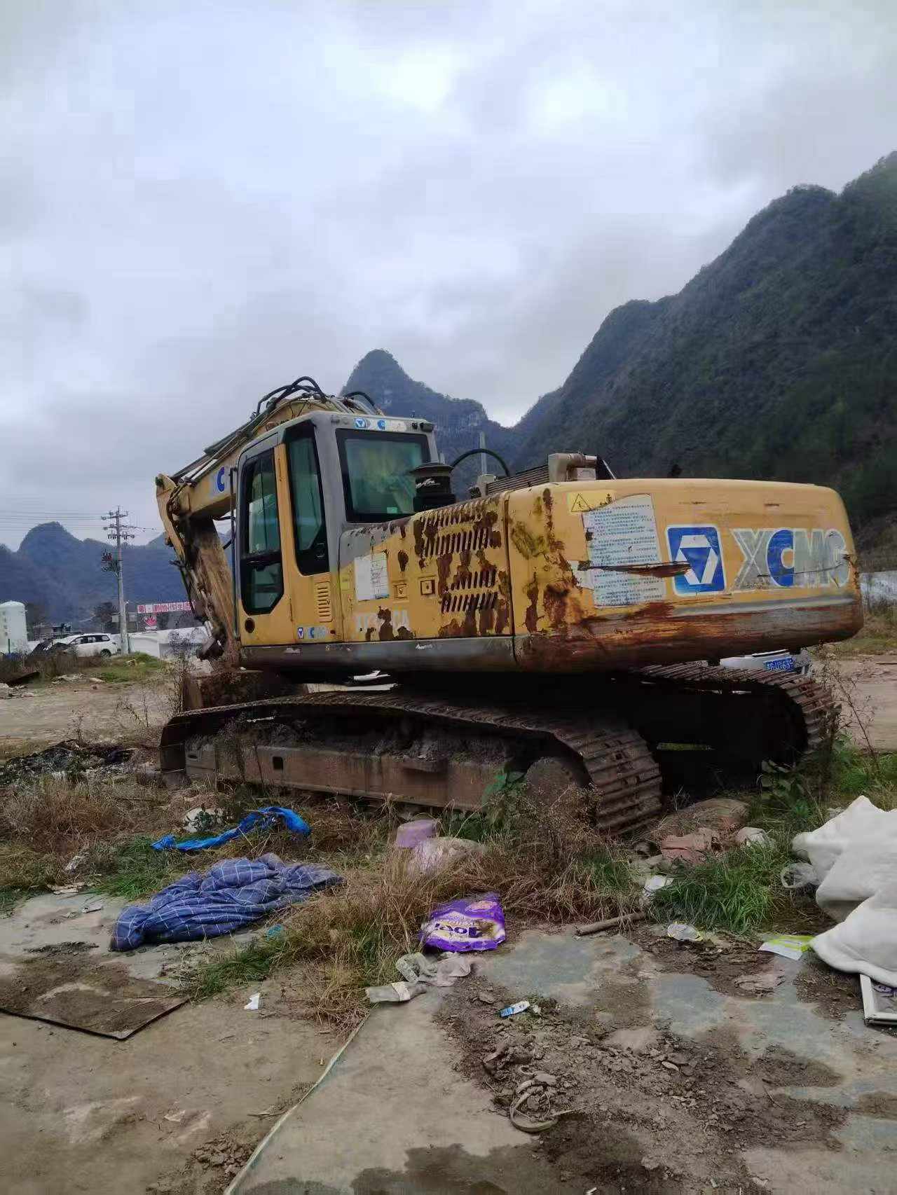 Buy XCMG XE265CA Used Excavator