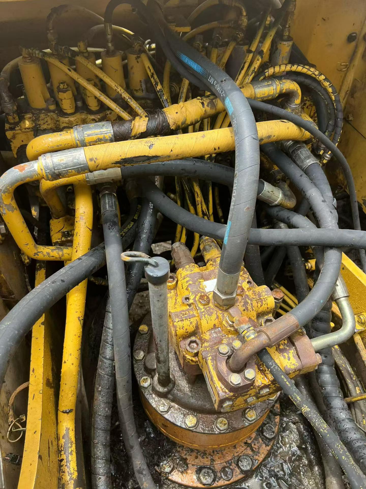 Compre Excavadora Caterpillar 320C Usada / 9