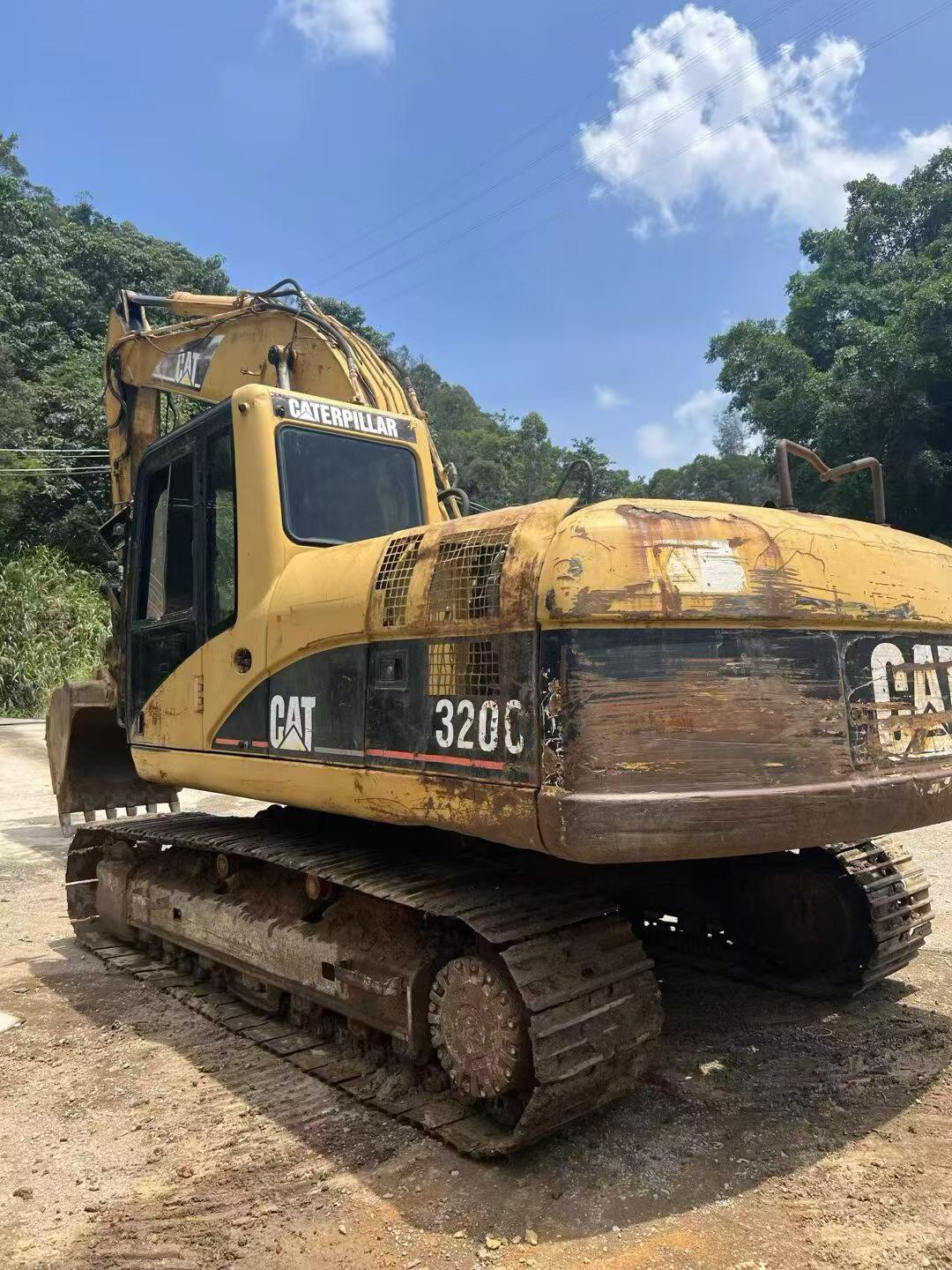 Compre Excavadora Caterpillar 320C Usada / 2