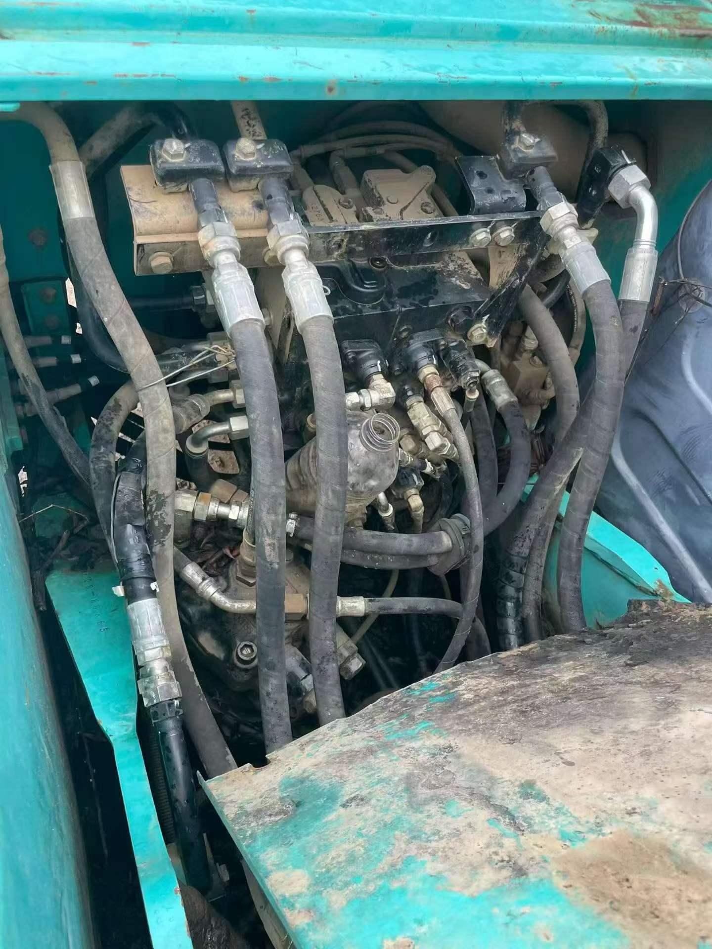 Compre Excavadora Kobelco SK140 Usada / 5