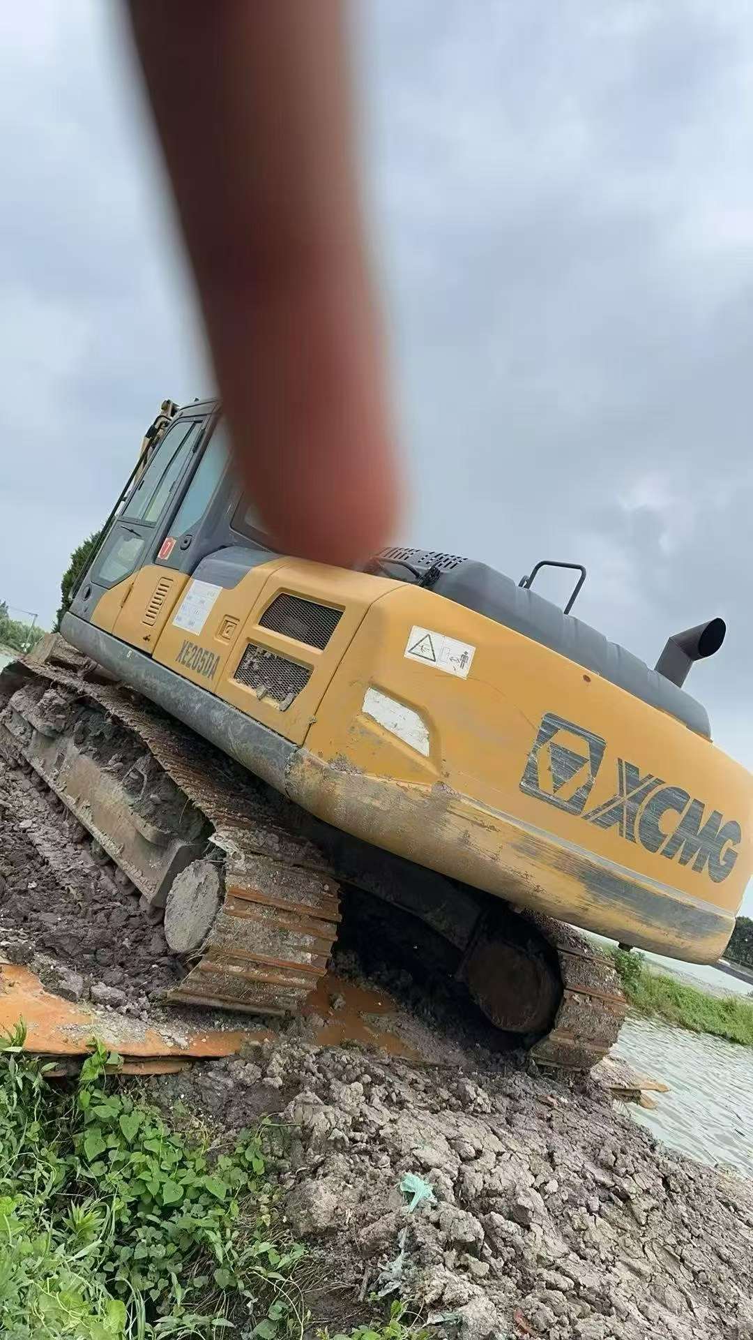 Buy XCMG XE205DA Used Excavator