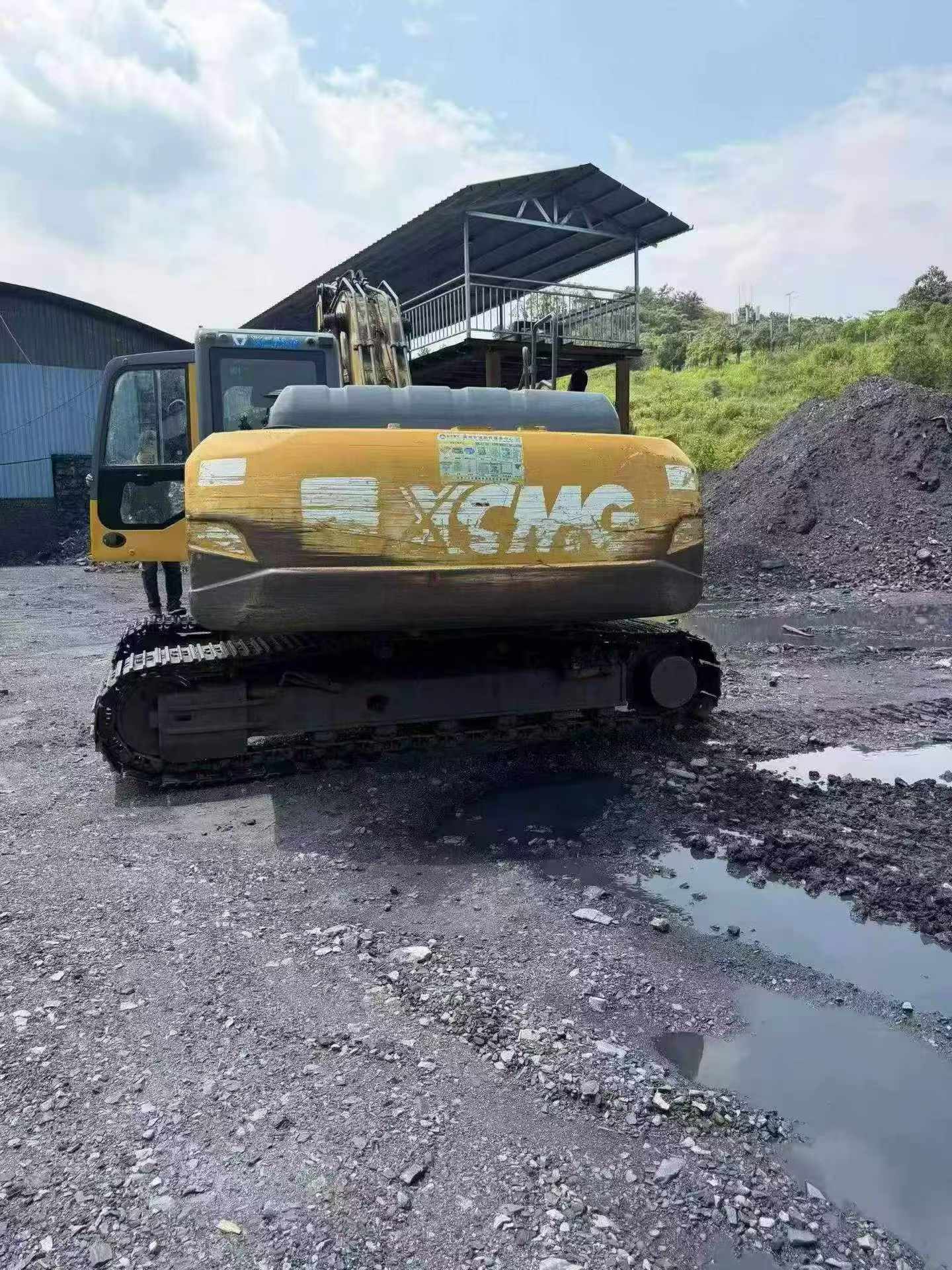 Compre Escavadeira XCMG XE200D Usada / 3
