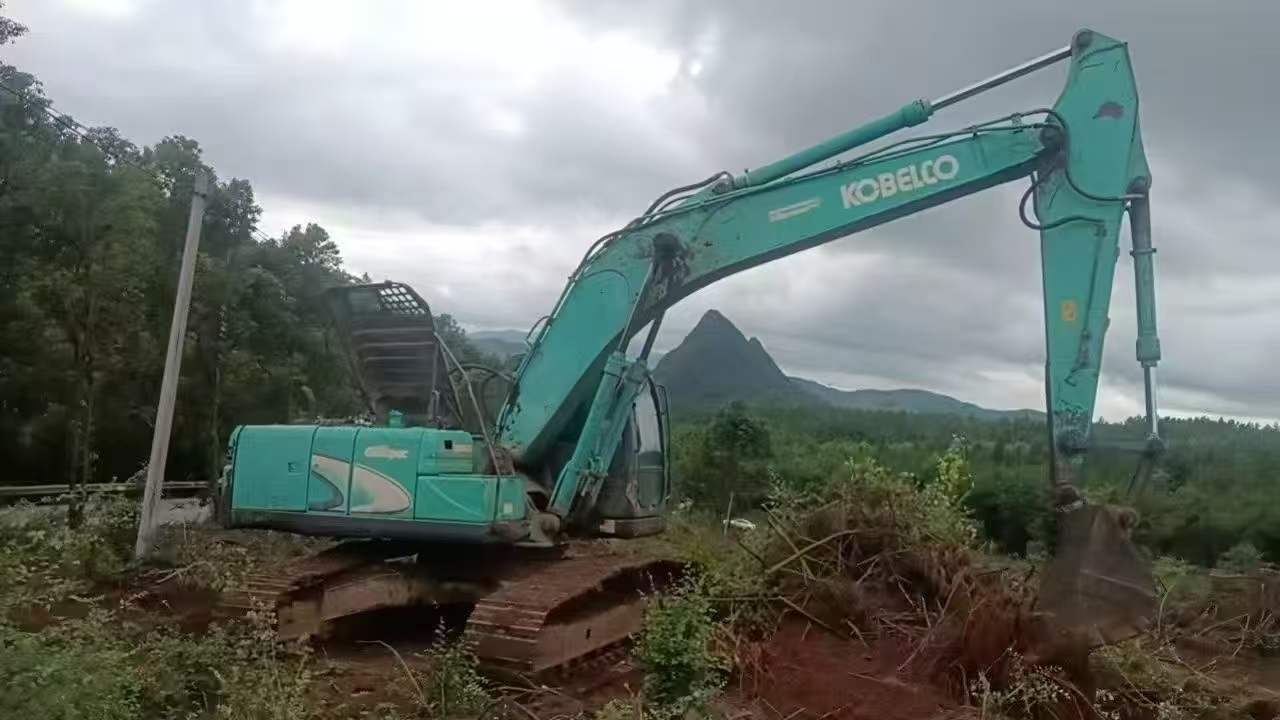شراء Kobelco SK200 مستعمل حفارة