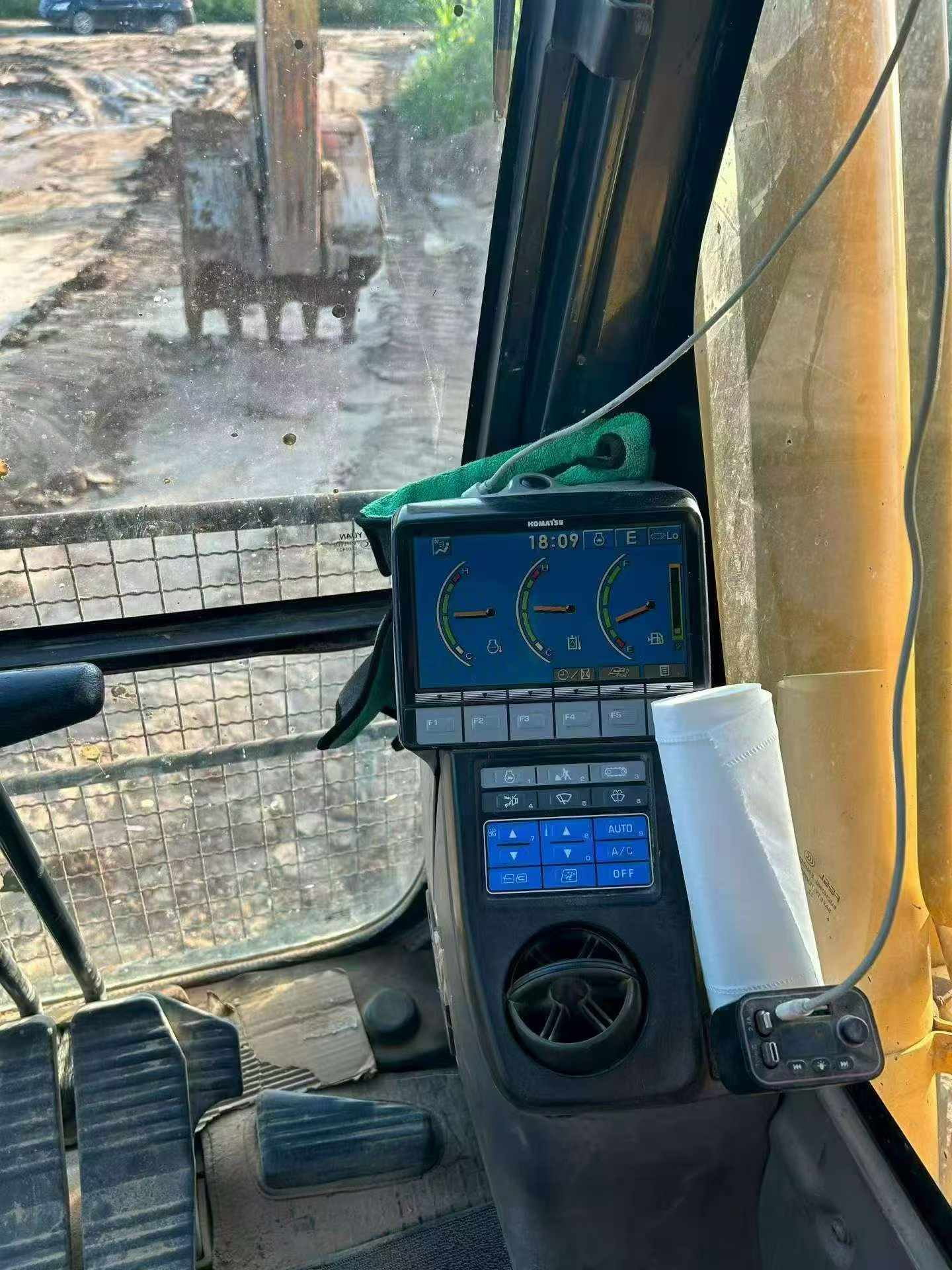 Compre Excavadora Komatsu PC240-6 Usada / 7 Compre Excavadora Komatsu PC240-6 Usada / 7