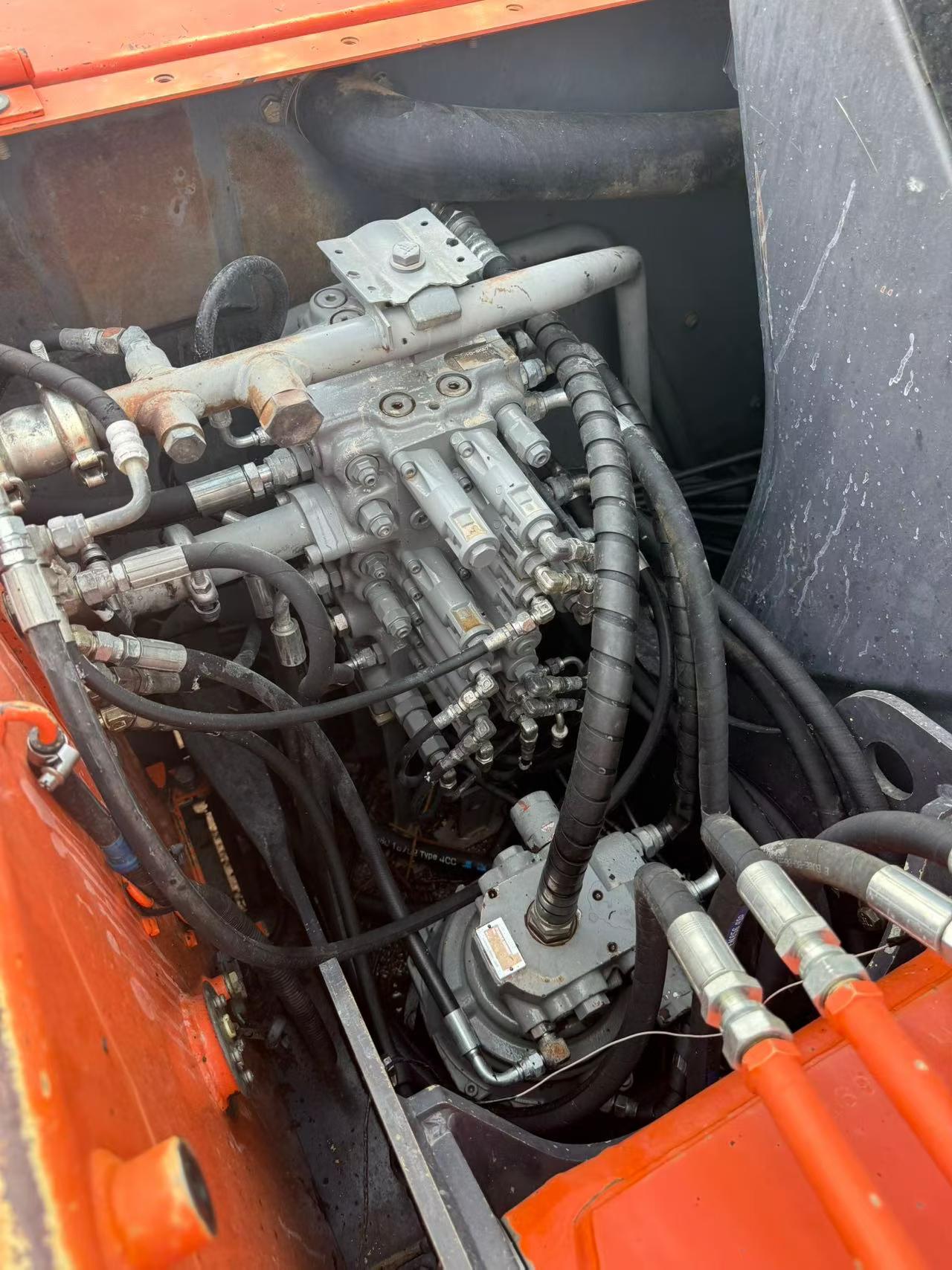 Compre Escavadeira Hitachi ZX70-3 Usada / 5