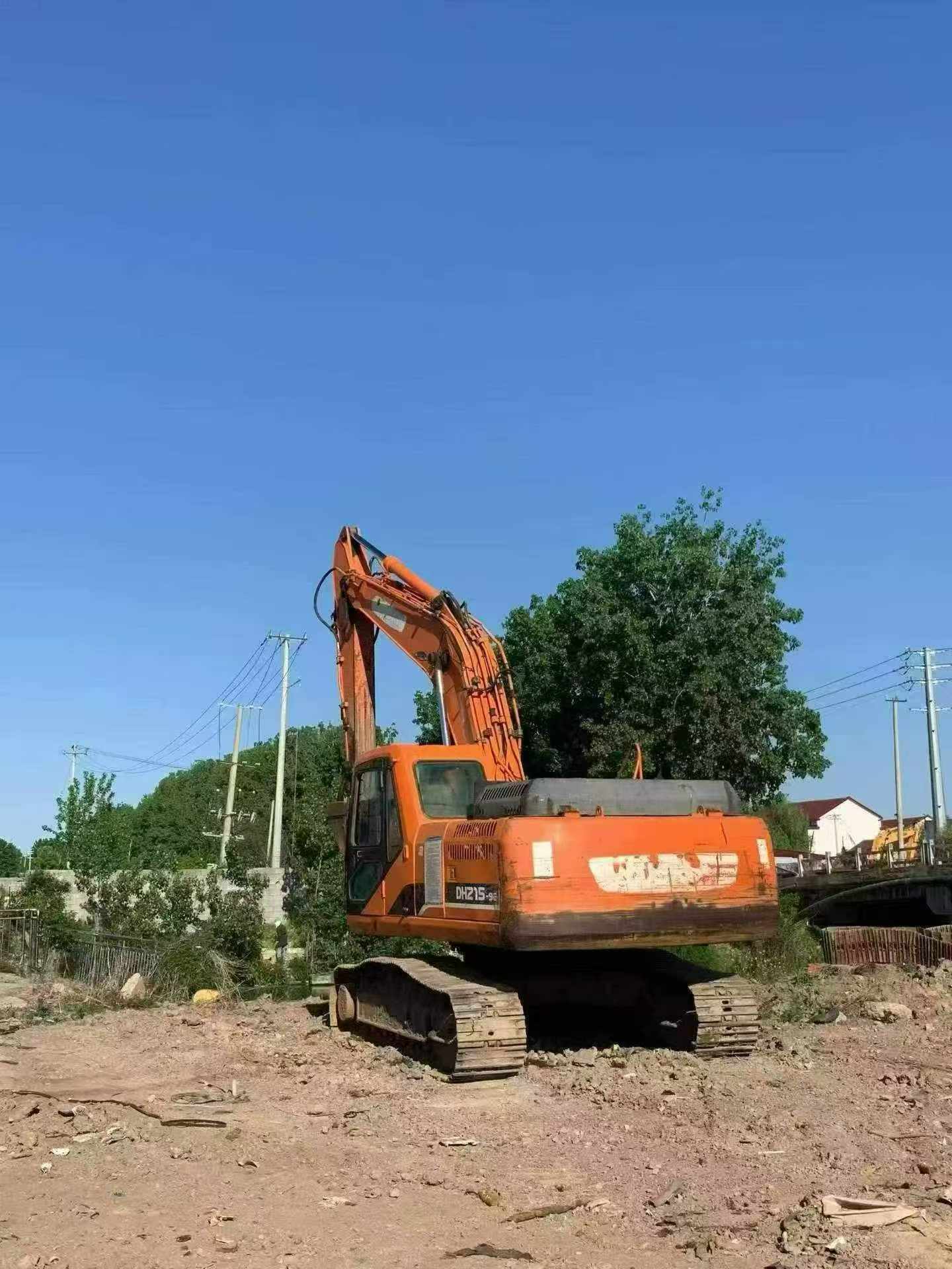 Compre Escavadeira Doosan DH215-9 Usada / 8 Compre Escavadeira Doosan DH215-9 Usada / 8