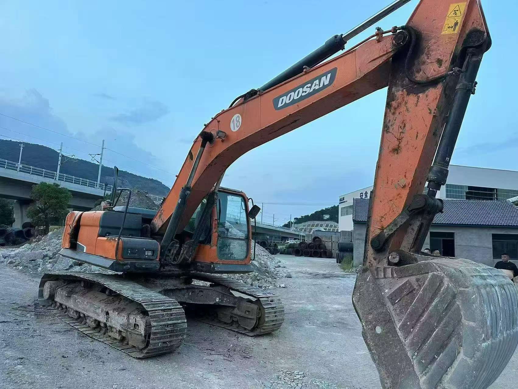Купить Подержанный Экскаватор Doosan DX230LC / 2 Купить Подержанный Экскаватор Doosan DX230LC / 2