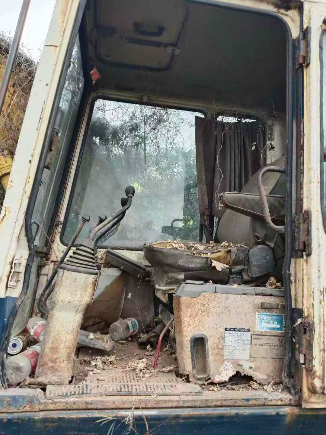 Compre Excavadora Komatsu PC120 Usada / 4 Compre Excavadora Komatsu PC120 Usada / 4