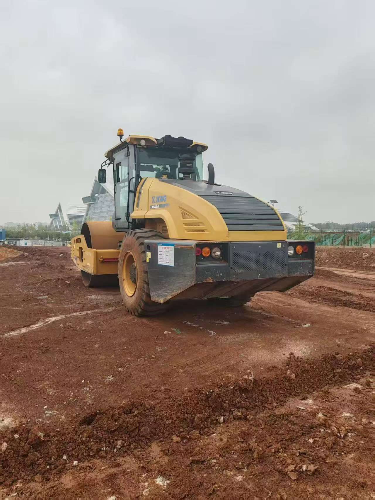 Compre Excavadora XCMG XE225DK Usada / 2