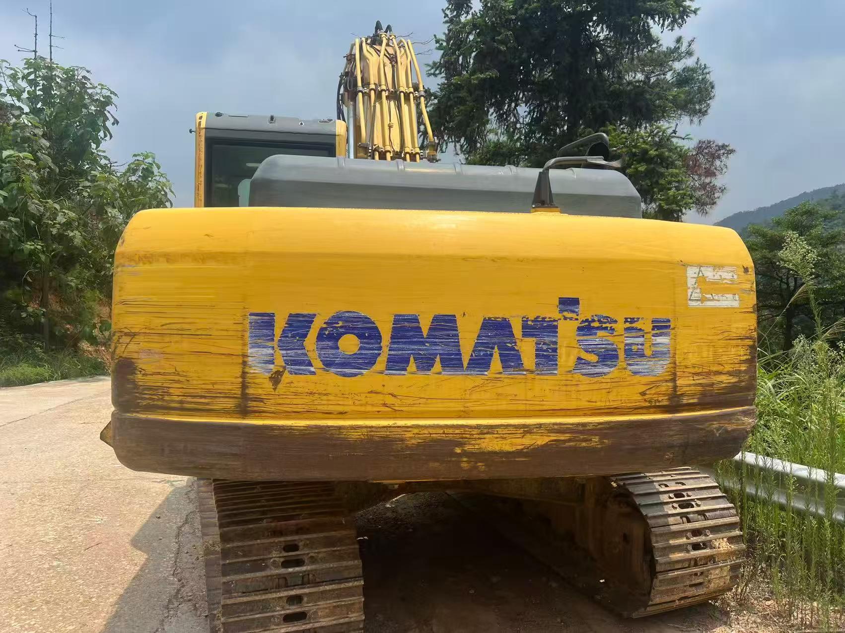 Compre Excavadora Komatsu PC210 Usada / 2 Compre Excavadora Komatsu PC210 Usada / 2