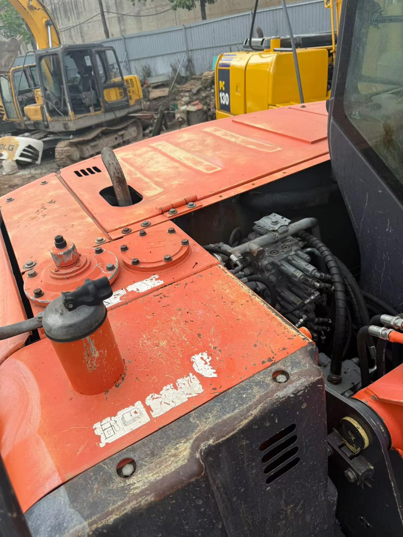 Compre Escavadeira Hitachi ZX70-3 Usada / 4