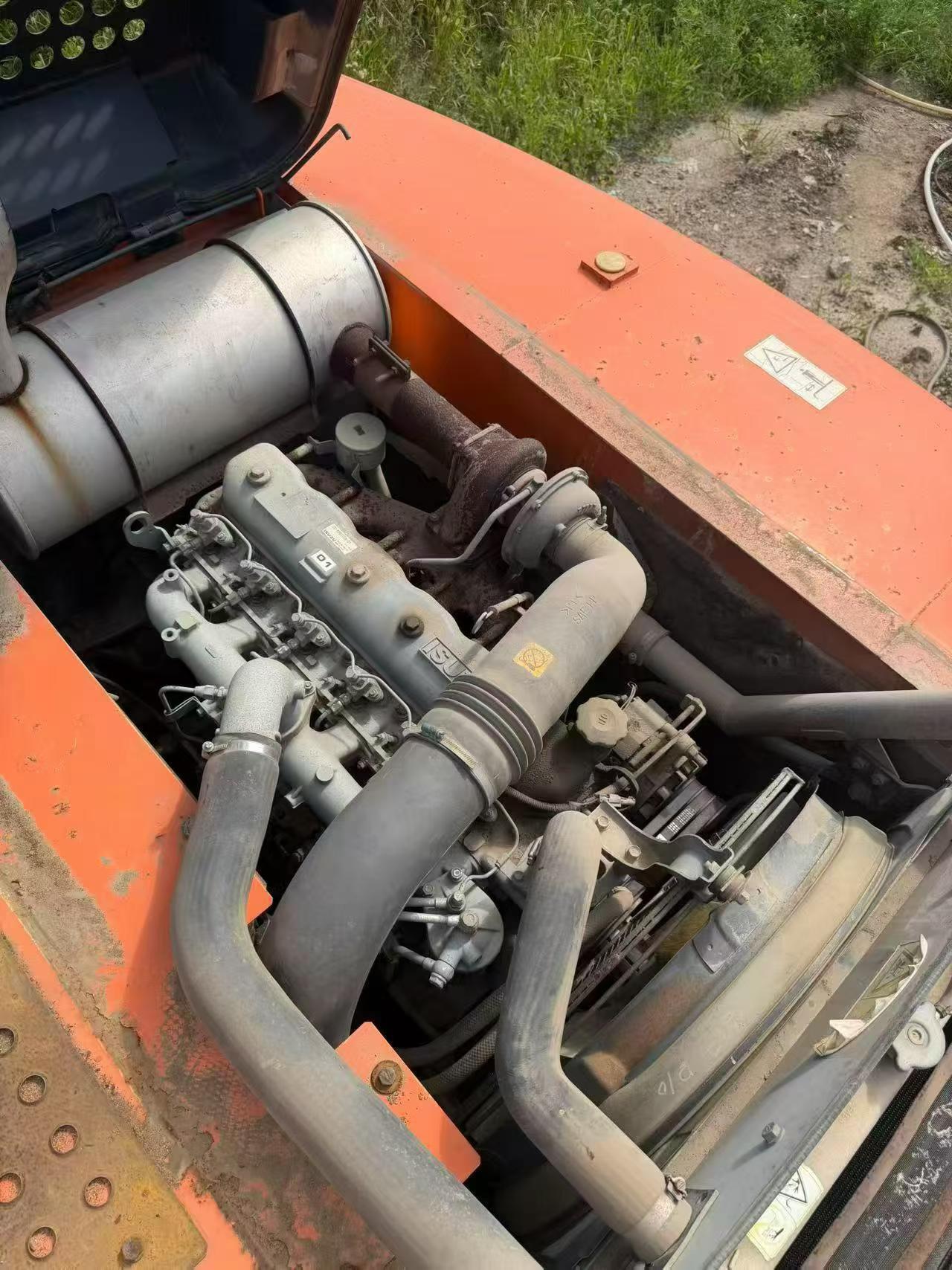 Compre Escavadeira Hitachi ZX240 Usada / 4