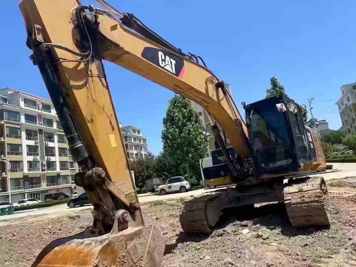 شراء حفارة Caterpillar 320EL مستعملة / 2