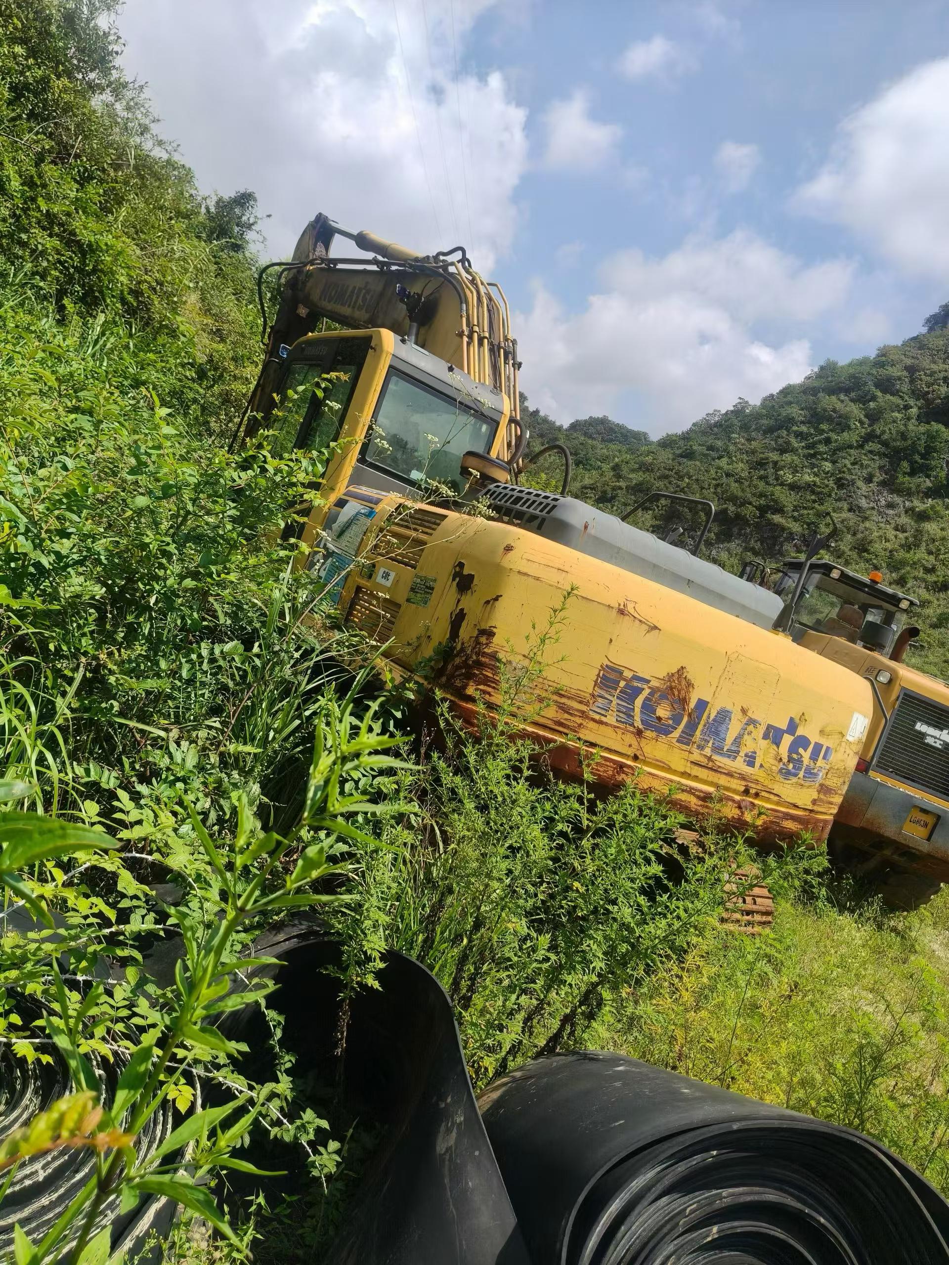 Compre Excavadora Komatsu PC240-6 Usada / 2 Compre Excavadora Komatsu PC240-6 Usada / 2