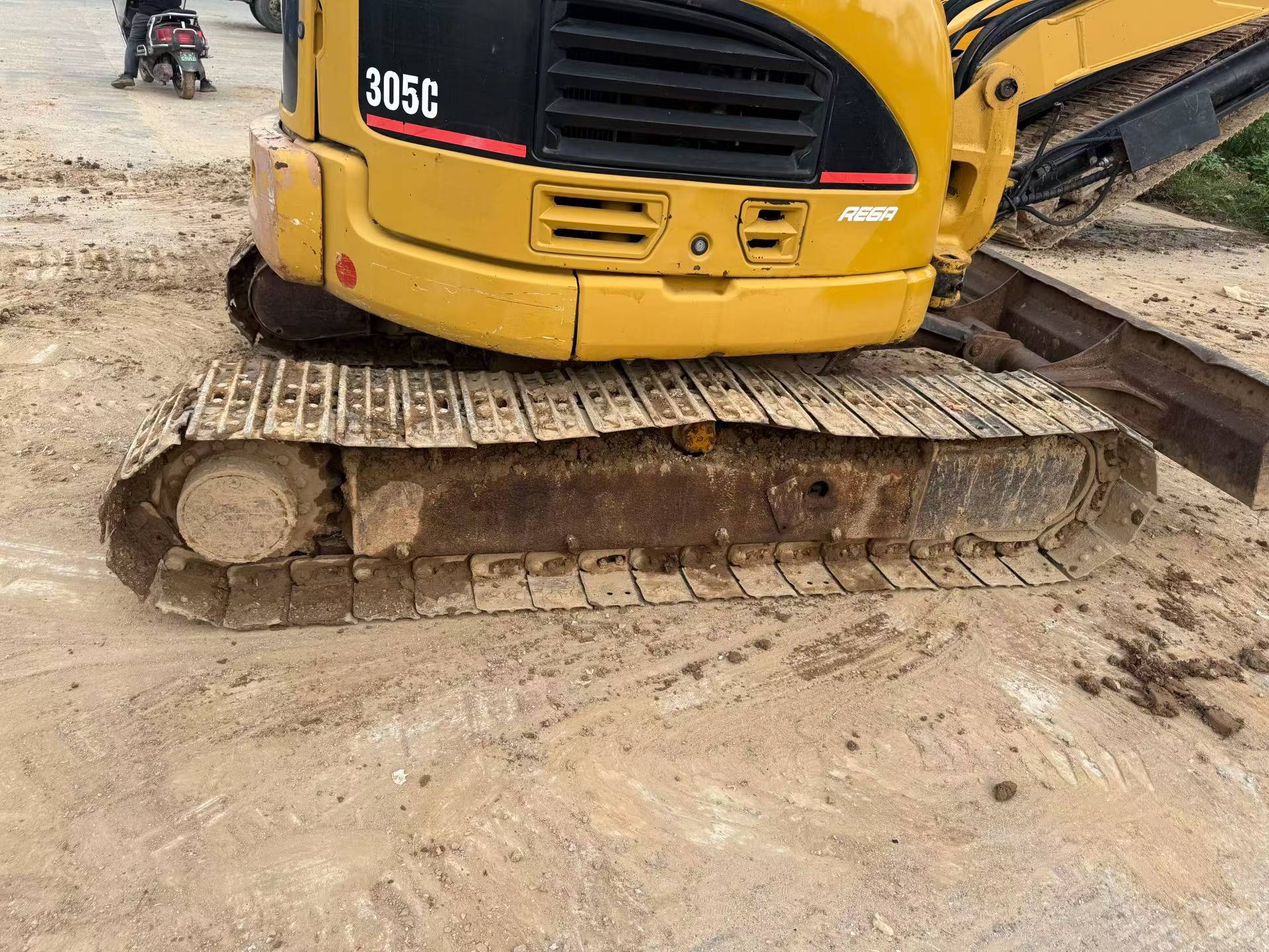 شراء حفارة Caterpillar 305B مستعملة / 5