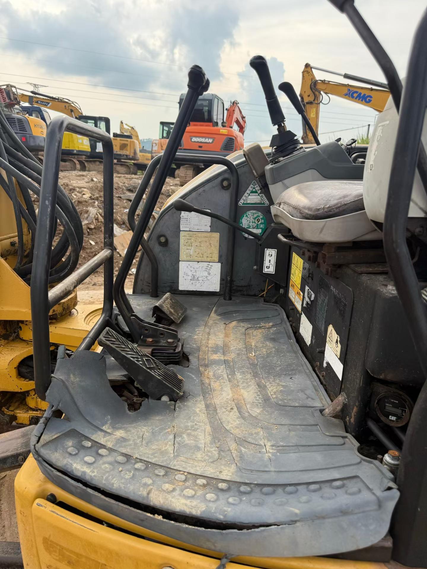 شراء حفارة Caterpillar 305B مستعملة / 7