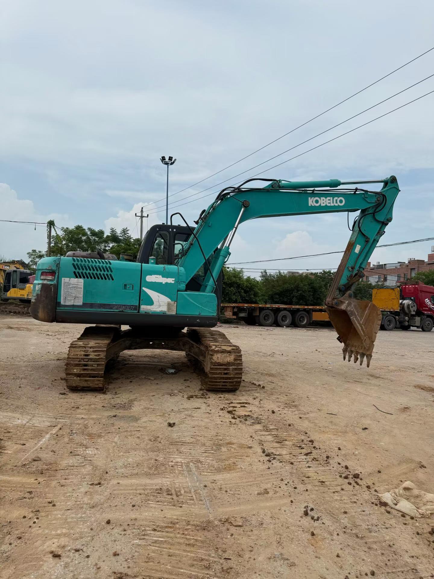 Compre Escavadeira Kobelco SK140LC-8 Usada / 8
