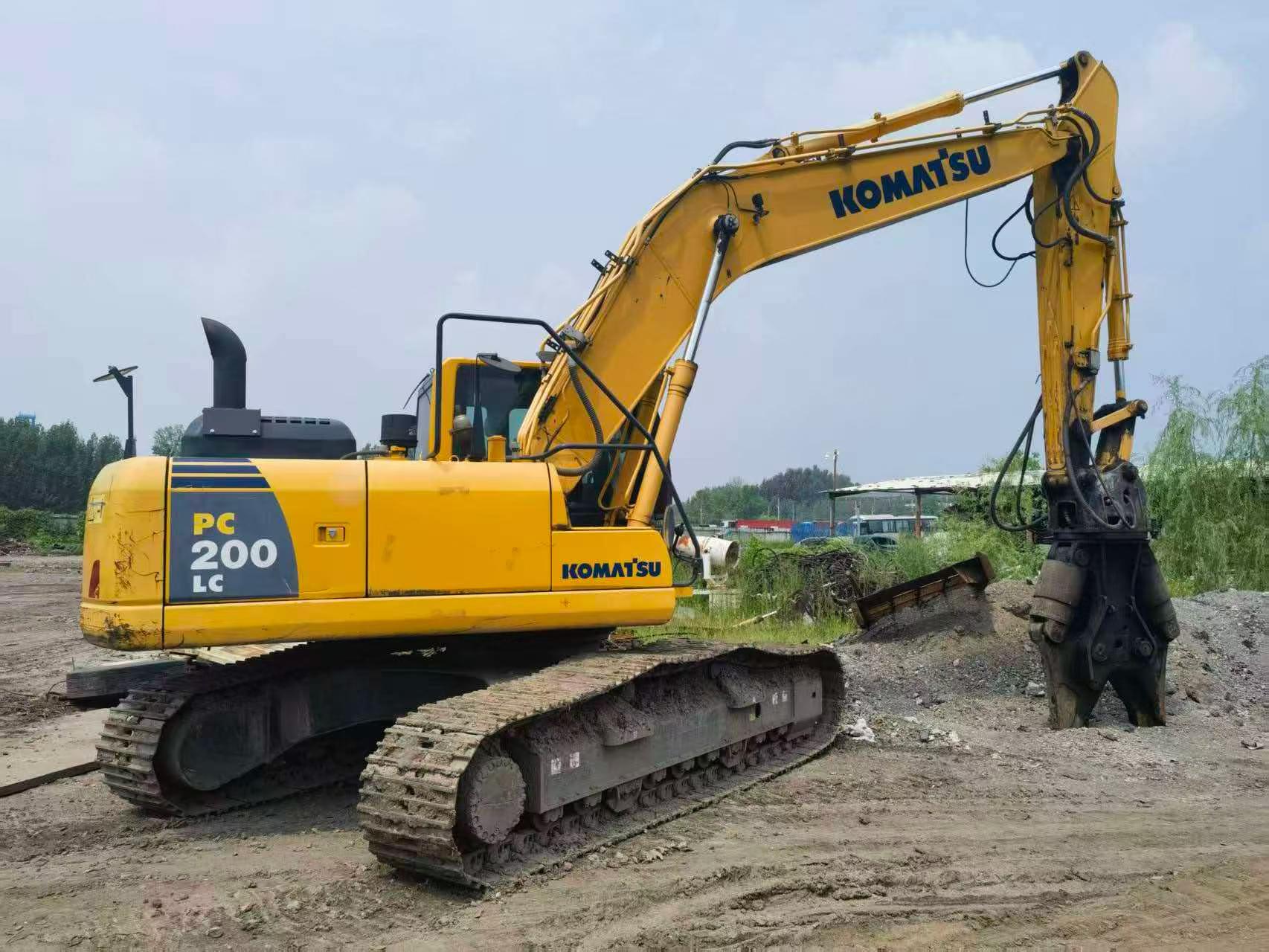 Buy Komatsu PC200LC Used Excavator / 2