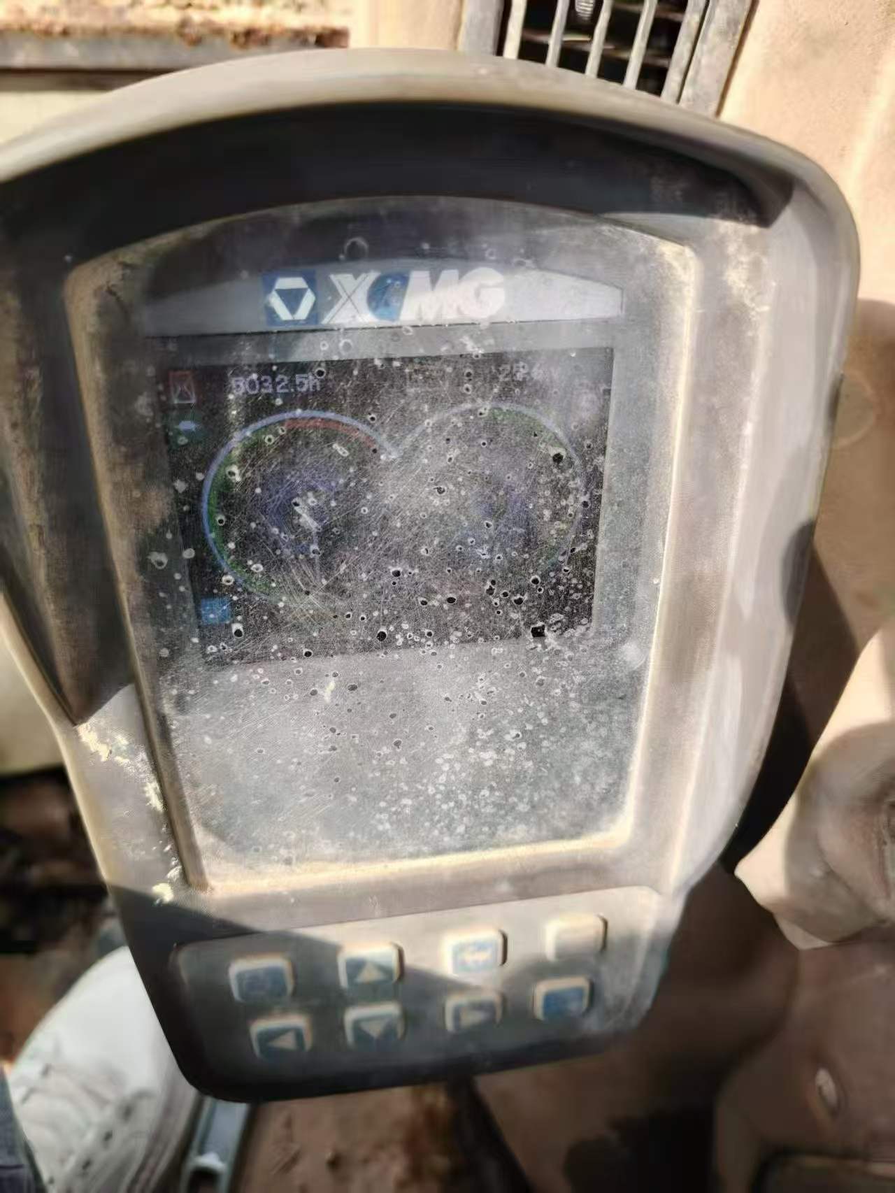 Compre Excavadora XCMG XE150 Usada / 4