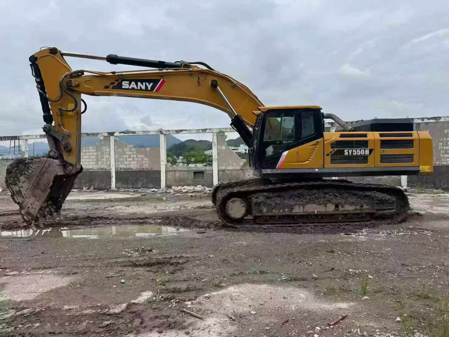 Buy Sany SY550H Used Excavator / 3