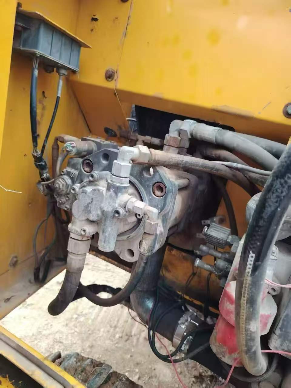 Compre Excavadora XCMG XE150 Usada / 5