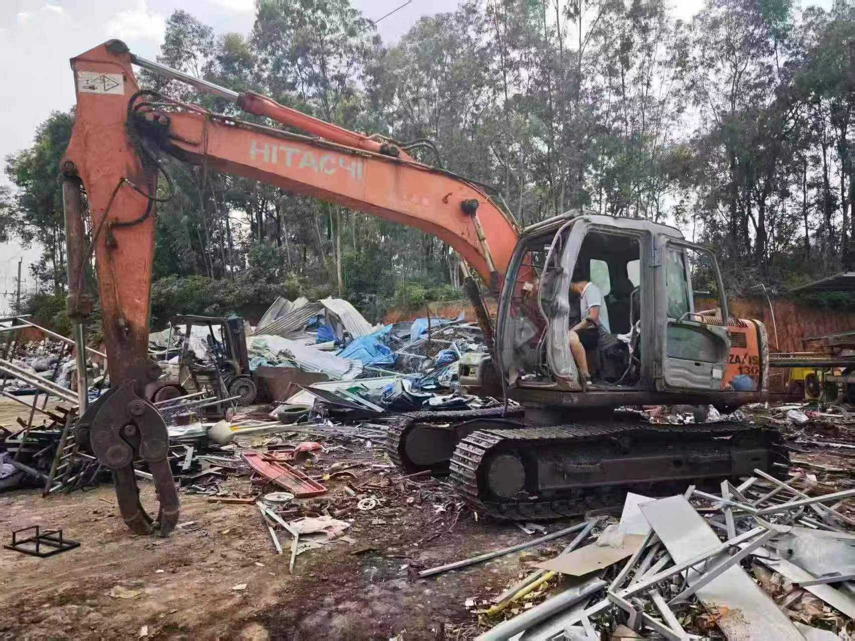Buy Hitachi EX130 Used Excavator / 3
