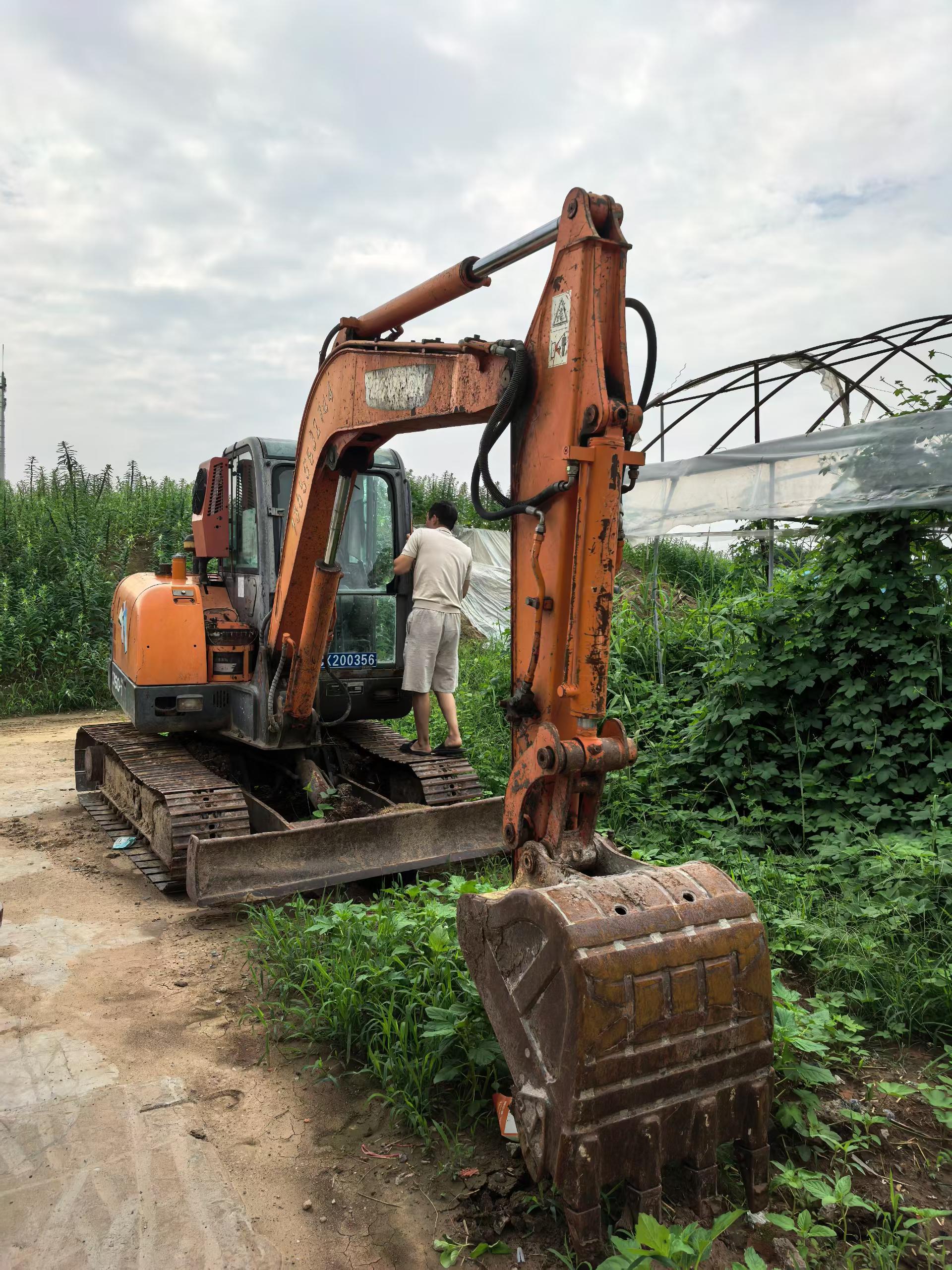 Compre Escavadeira Doosan DH60 Usada / 3 Compre Escavadeira Doosan DH60 Usada / 3