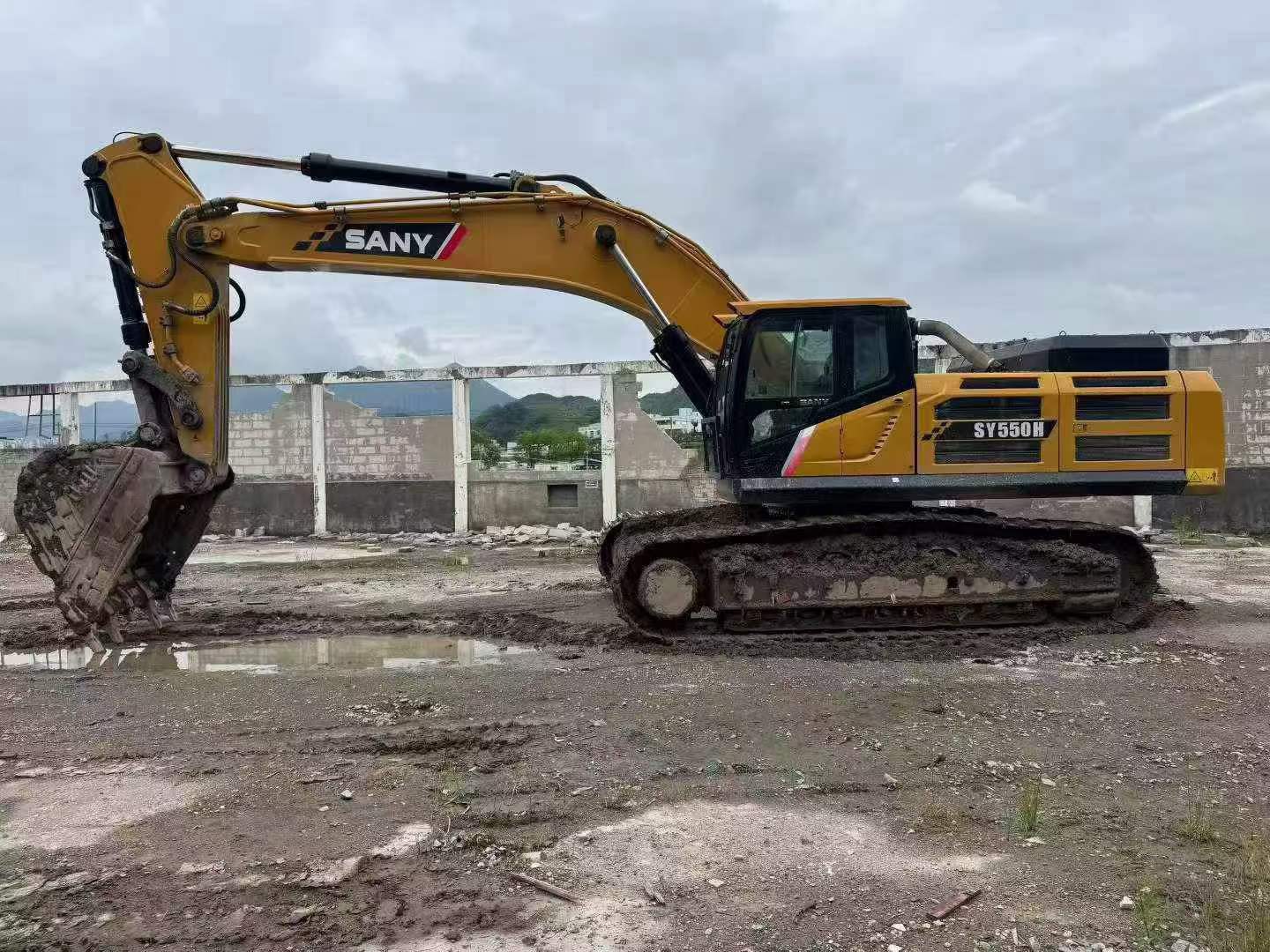 Buy Sany SY550H Used Excavator / 3