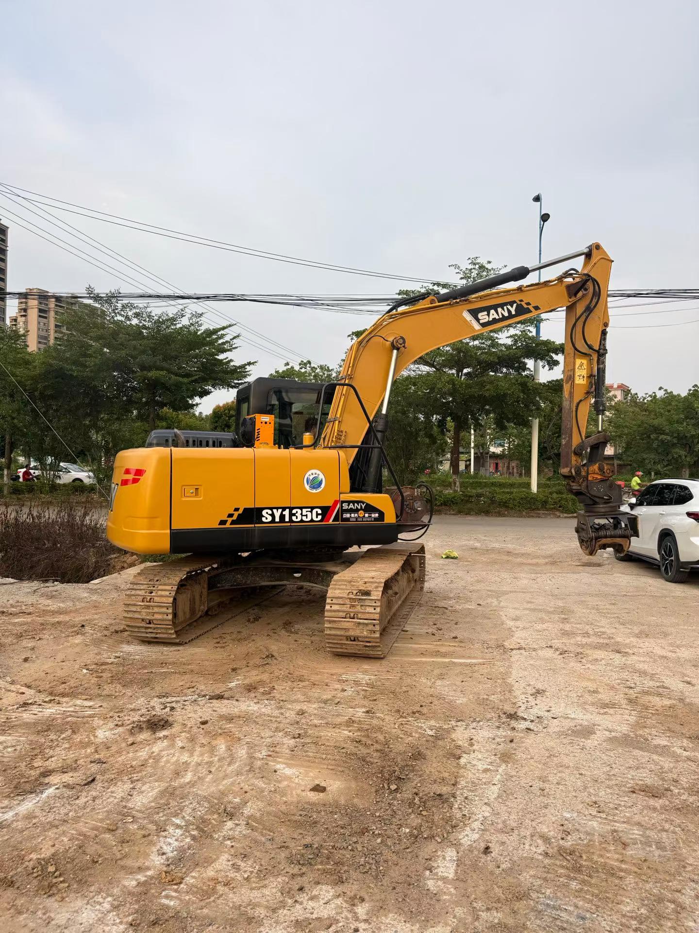 Compre Escavadeira Sany SY135C Usada / 3 Compre Escavadeira Sany SY135C Usada / 3