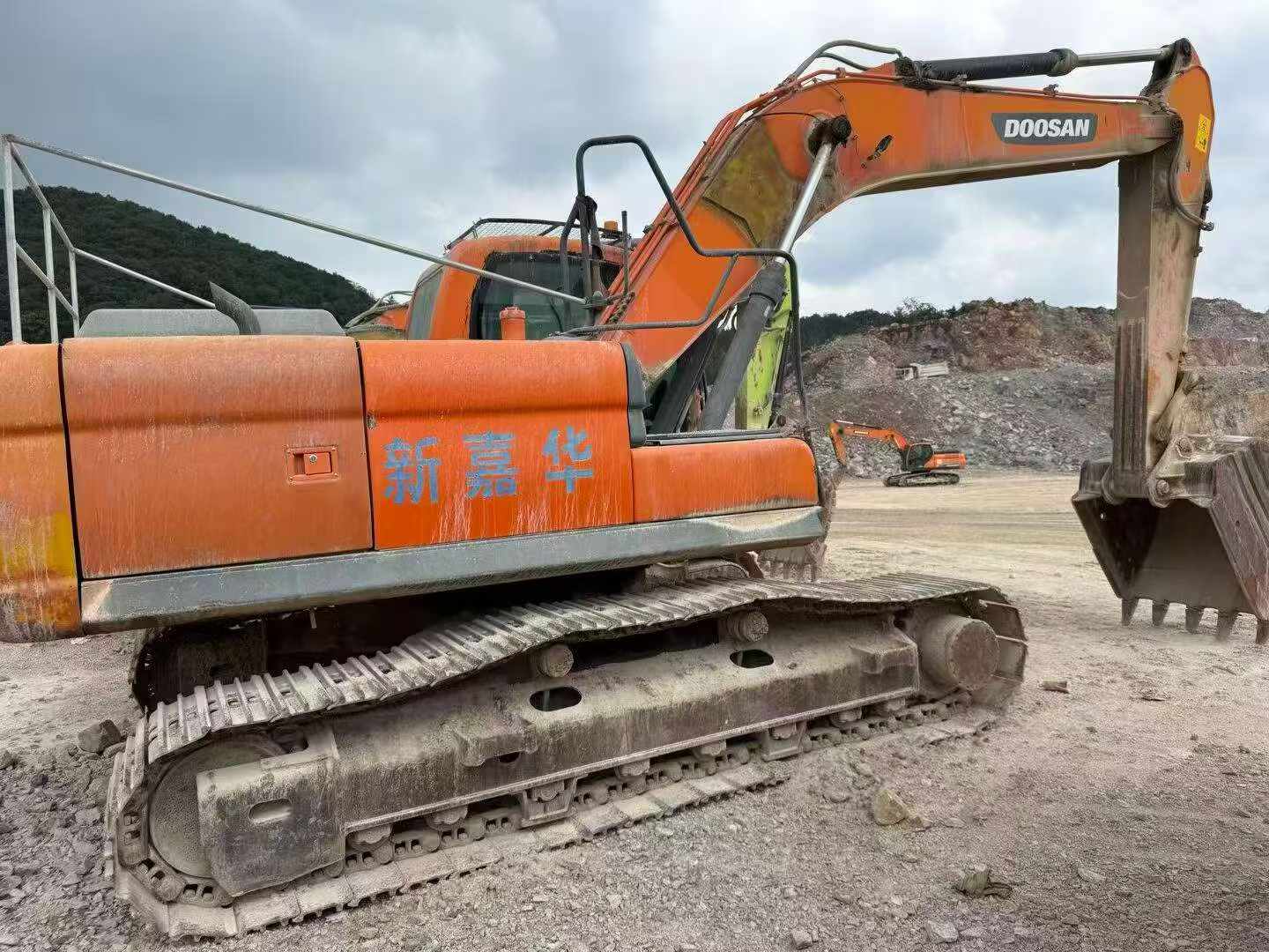 Compre Escavadeira Doosan DX230LC Usada / 4 Compre Escavadeira Doosan DX230LC Usada / 4