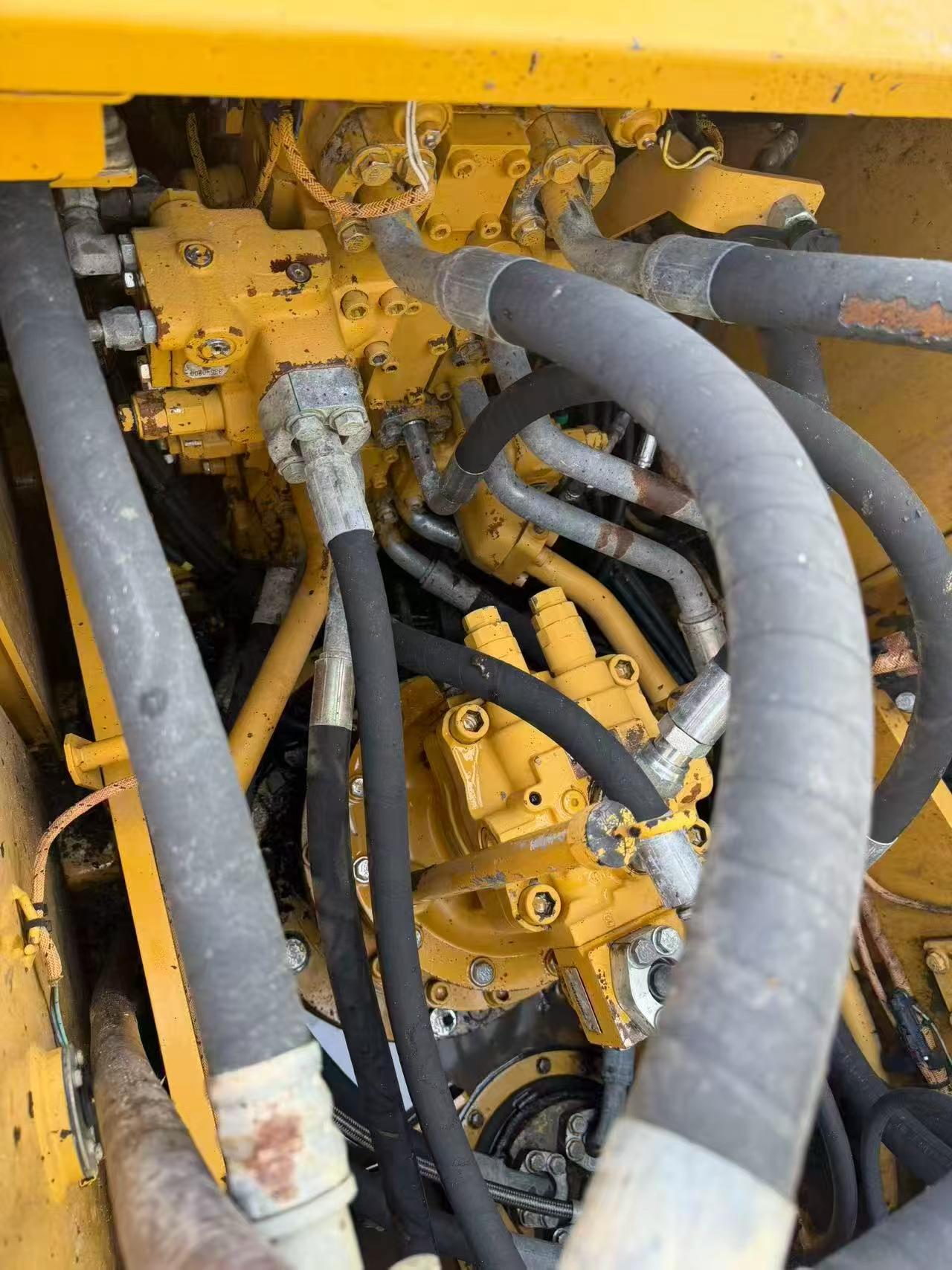 Compre Escavadeira Caterpillar 320E Usada / 6
