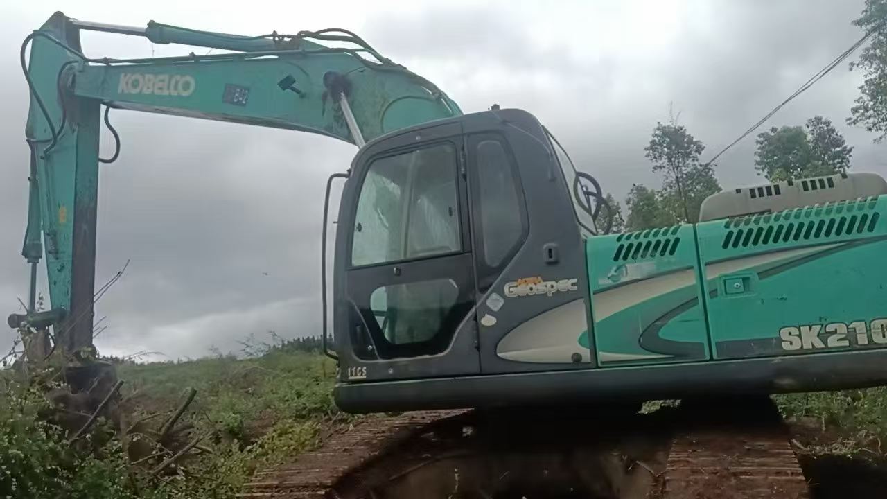 شراء حفارة Kobelco SK200 مستعملة / 3