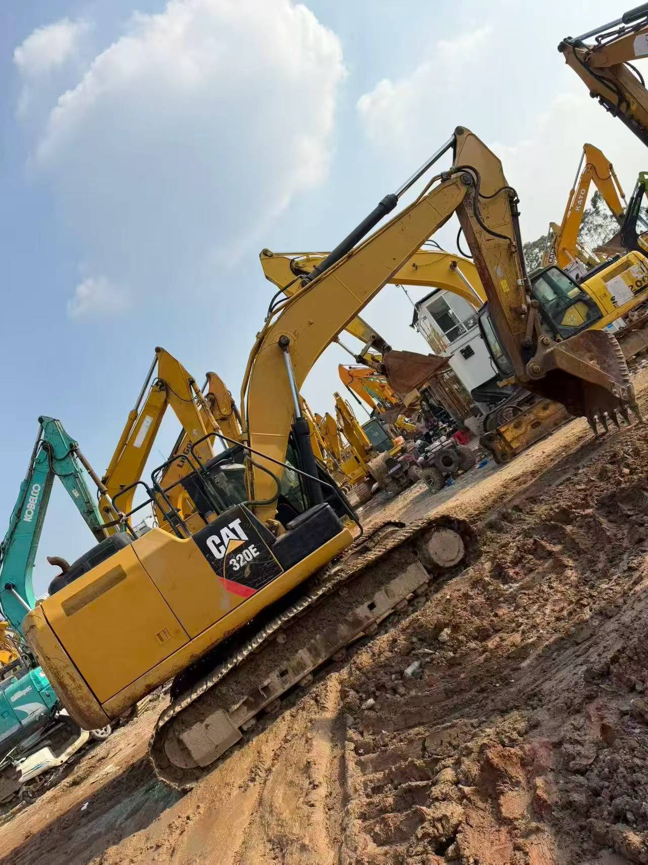 Compre Escavadeira Caterpillar 320E Usada / 2