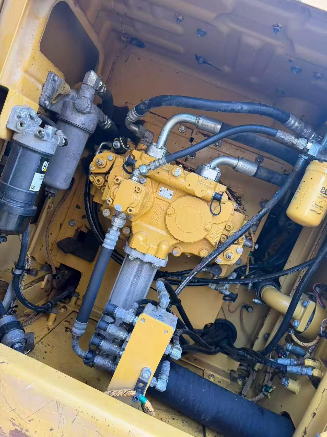 Compre Escavadeira Caterpillar 320E Usada / 7