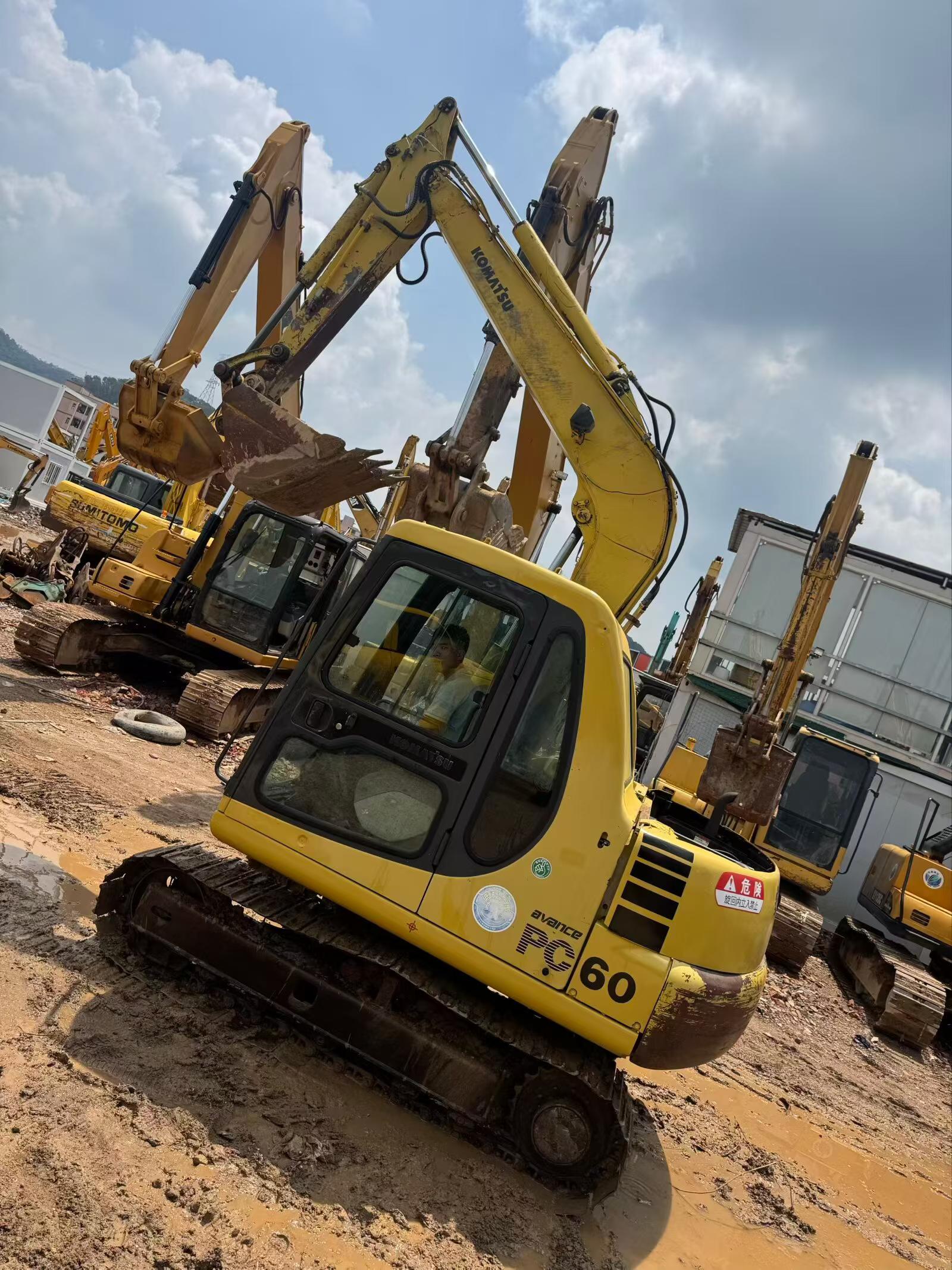 Buy Komatsu PC60-7E Used Excavator / 2