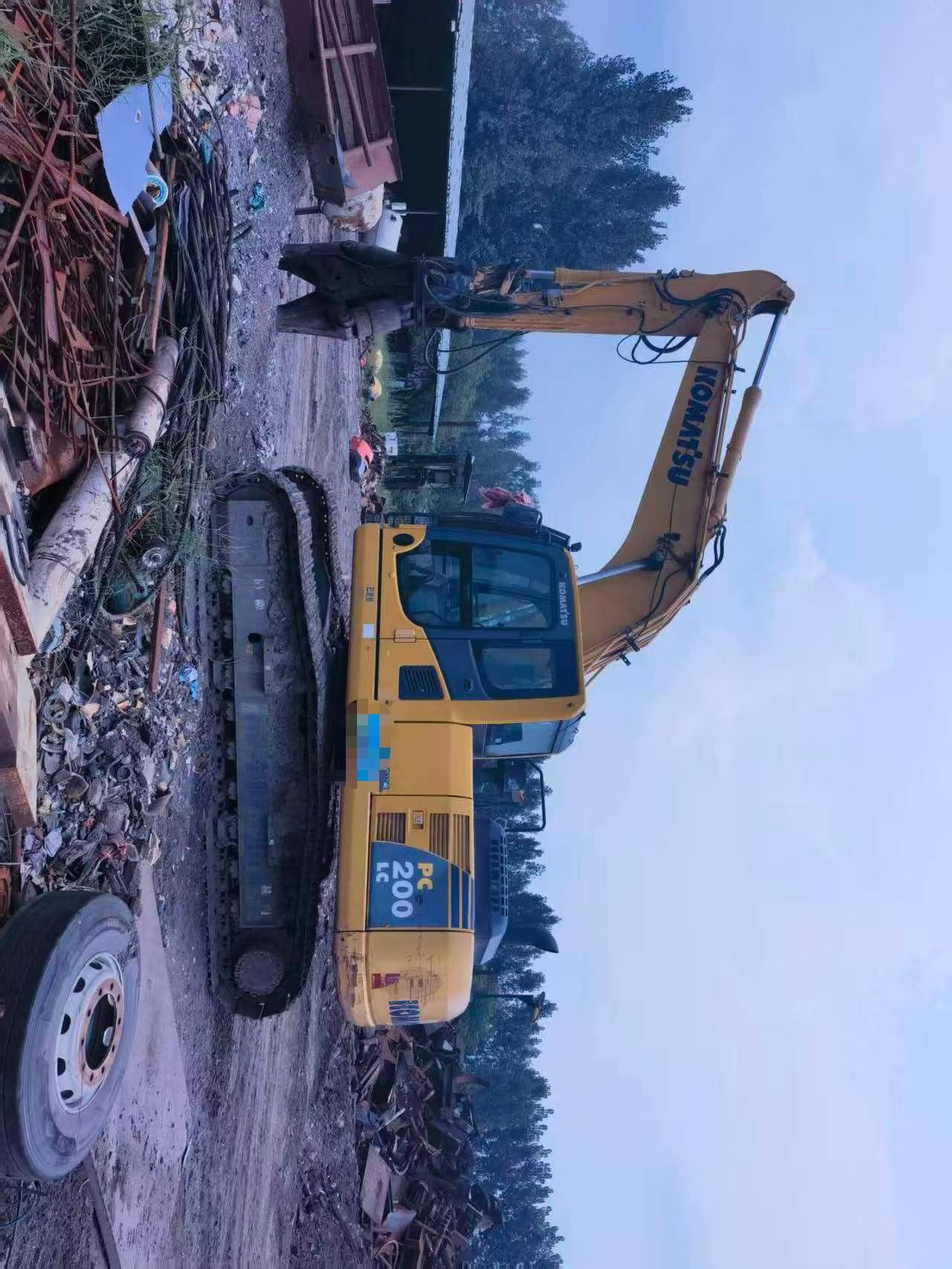 Buy Komatsu PC200LC Used Excavator