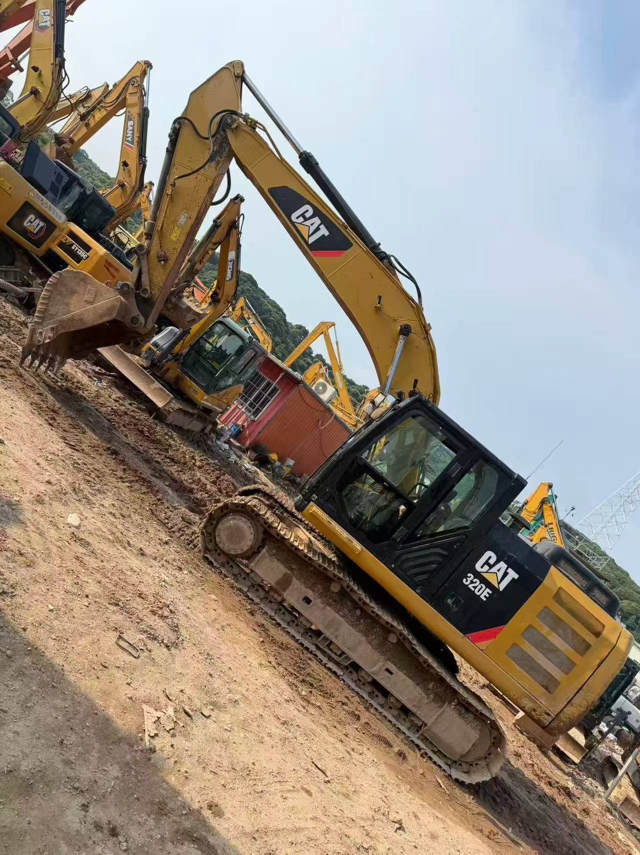 Comprar Caterpillar 320E Usado Escavadeira