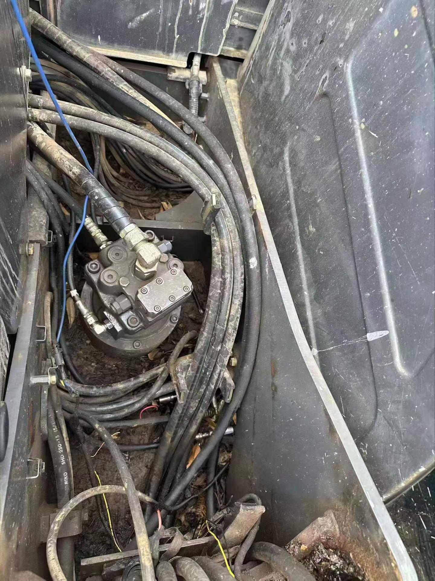 شراء حفارة Case CX80 مستعملة / 7