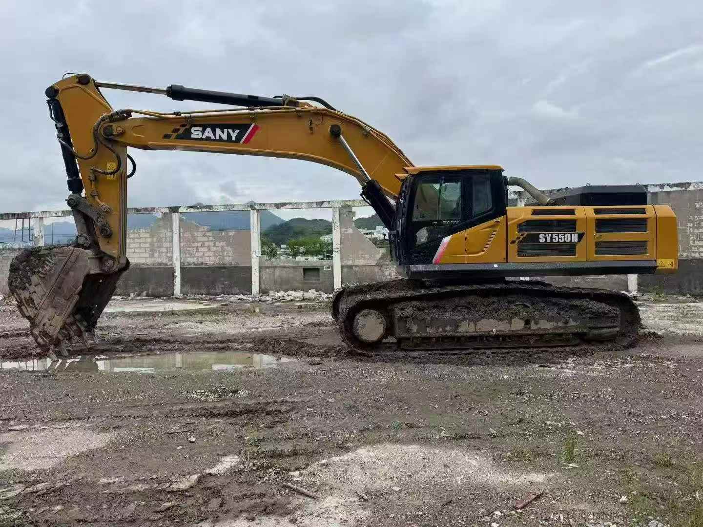 Buy Sany SY550H Used Excavator / 3