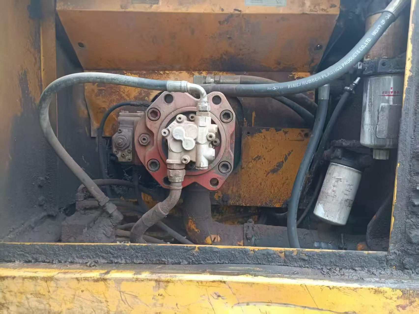 شراء حفارة Hyundai R215-7 مستعملة / 2