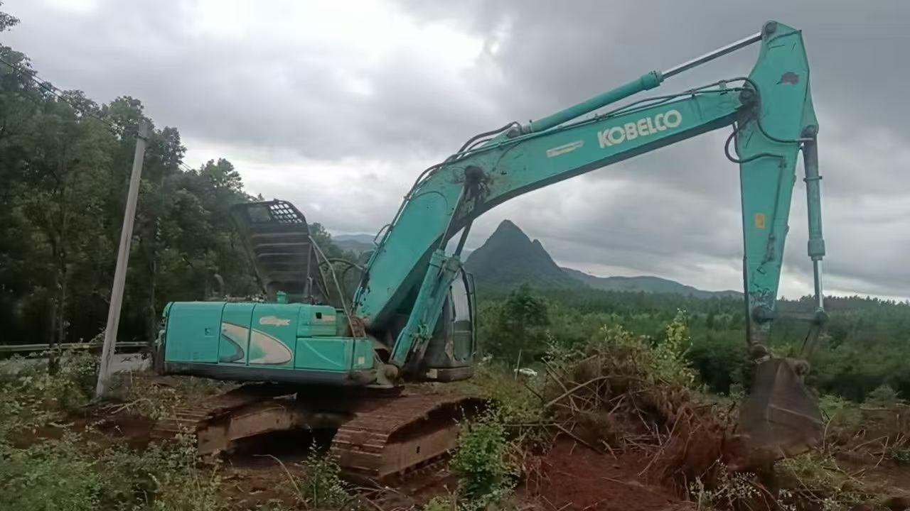 شراء Kobelco SK200 مستعمل حفارة