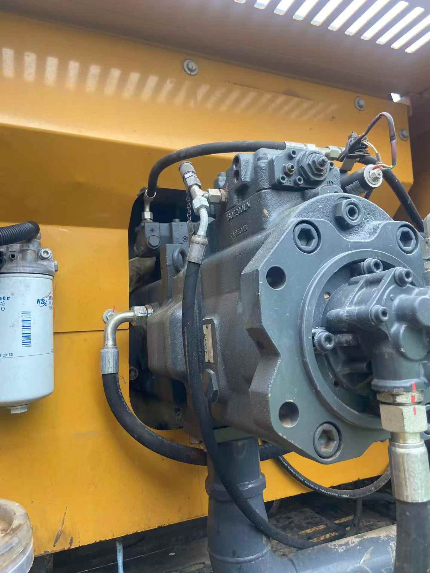 Compre Escavadeira XCMG XE370 Usada / 3