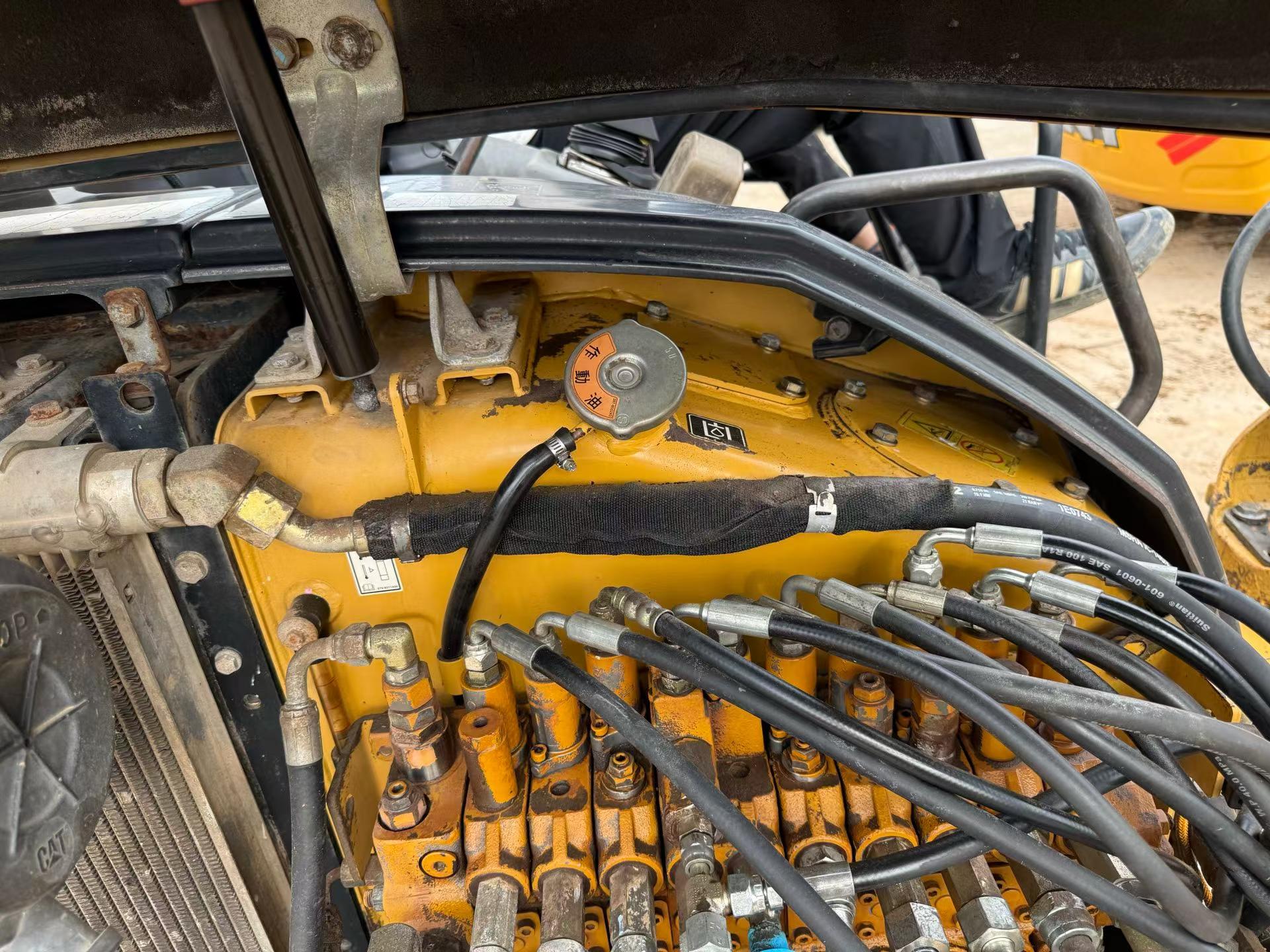 شراء حفارة Caterpillar 305B مستعملة / 4